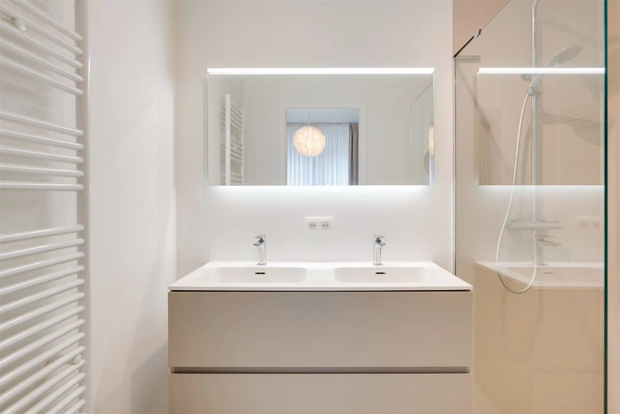 Hoogwaardig afgewerkt appartement met twee slaapkamers foto 17