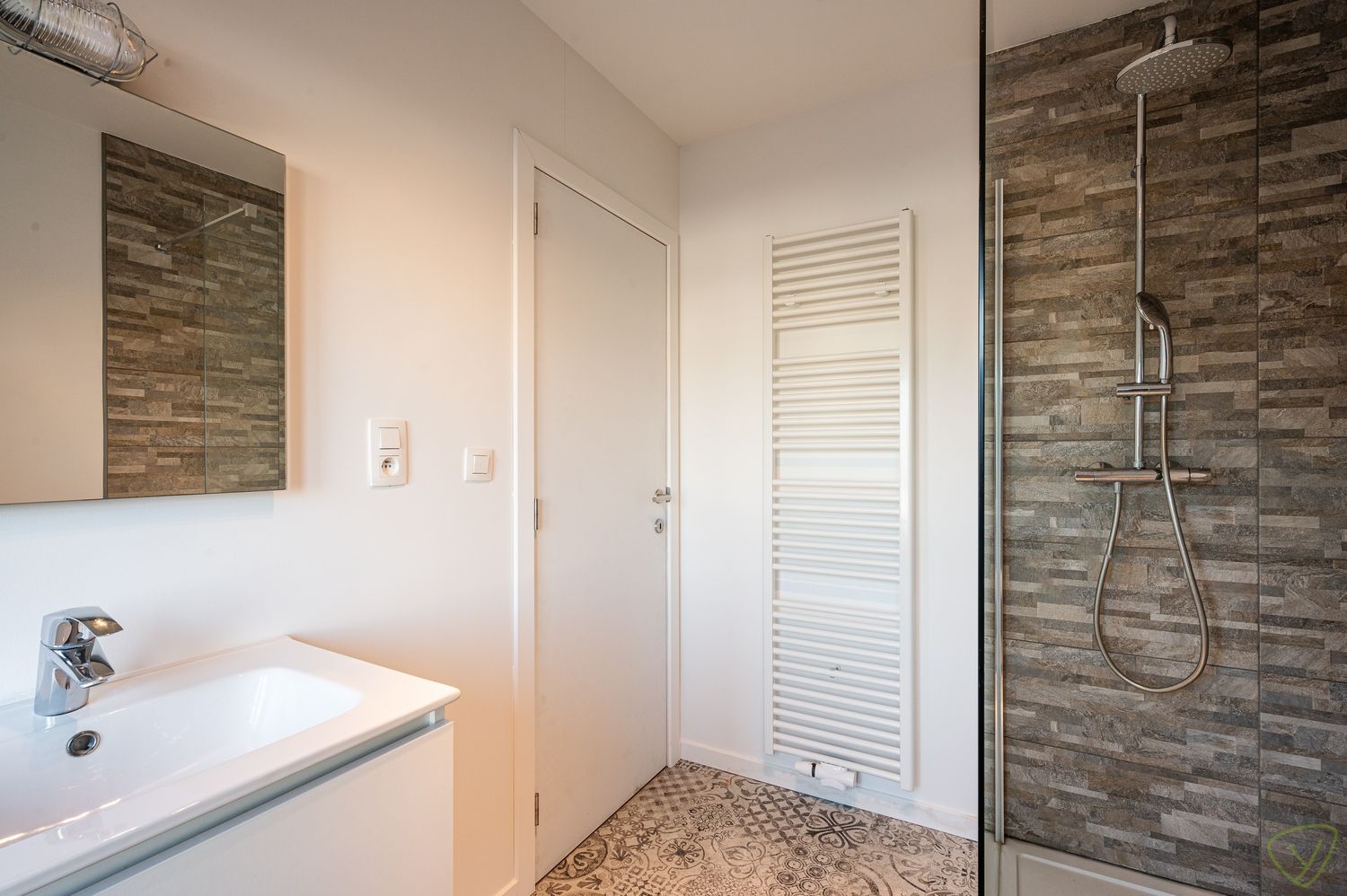 Gerenoveerde arbeiderswoning met drie slaapkamers en garagebox foto 13
