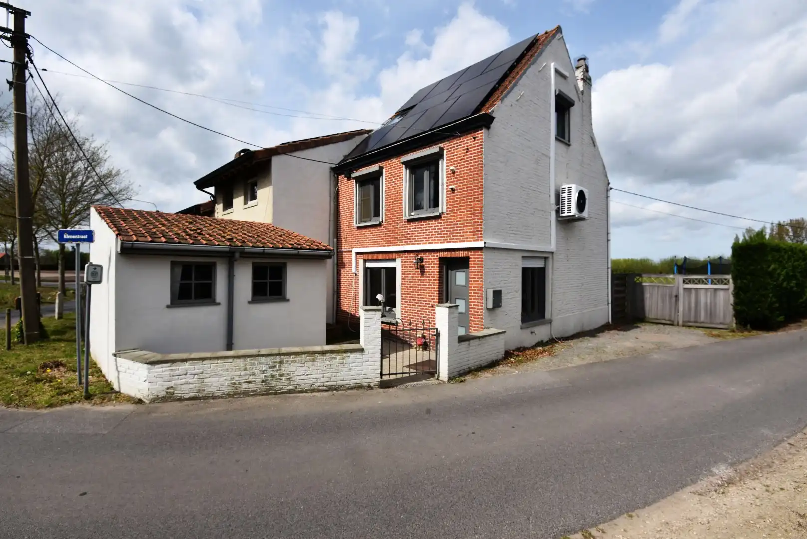 Energiezuinige landelijk gelegen woning  met 2 slpks te Kaprijke foto {{pictureIndex}}