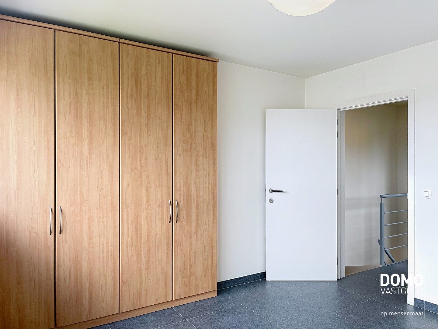 LICHTRIJK DUPLEXAPPARTEMENT MET ZUIDGERICHT TERRAS TE KERMT foto 13