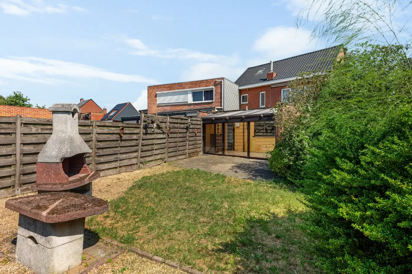 Grote, goed onderhouden, te renoveren woning met 3 slpk., garage en tuin foto 21