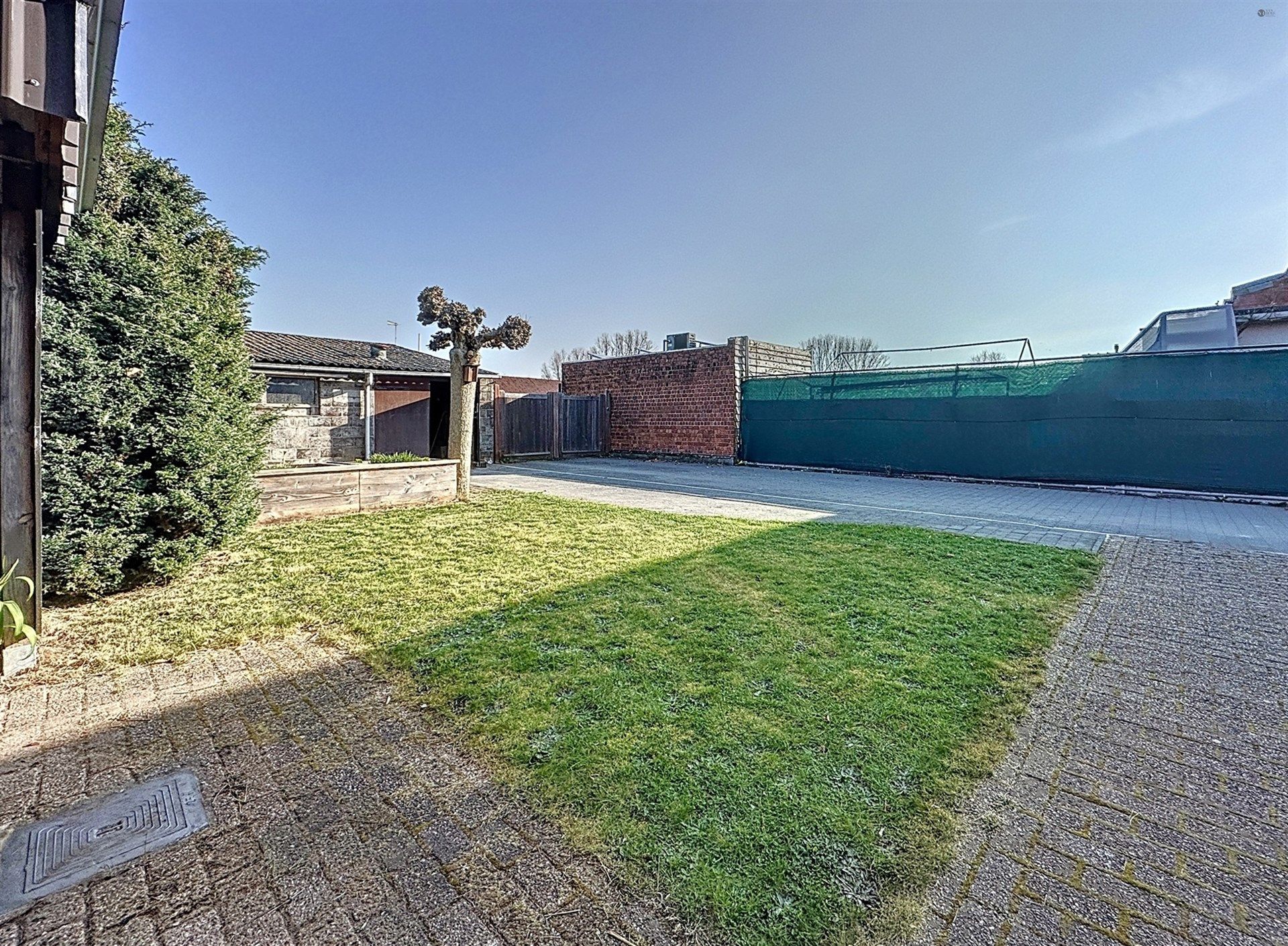 Open bebouwing met 4 slaapkamers en magazijn (144 m²) op perceel van 563m²! foto 9