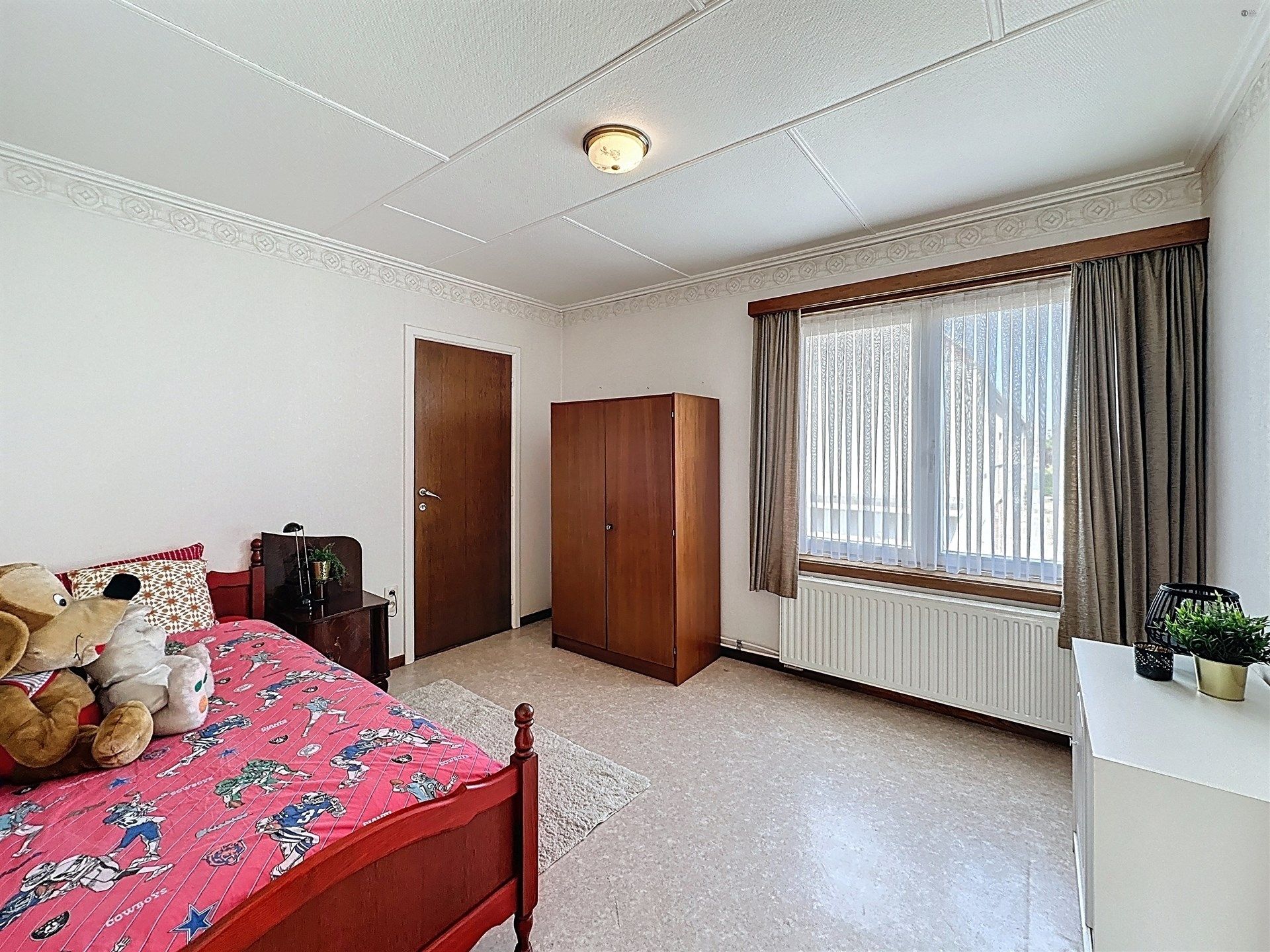 Open bebouwing met 4 slaapkamers en magazijn (144 m²) op perceel van 563m²! foto 9