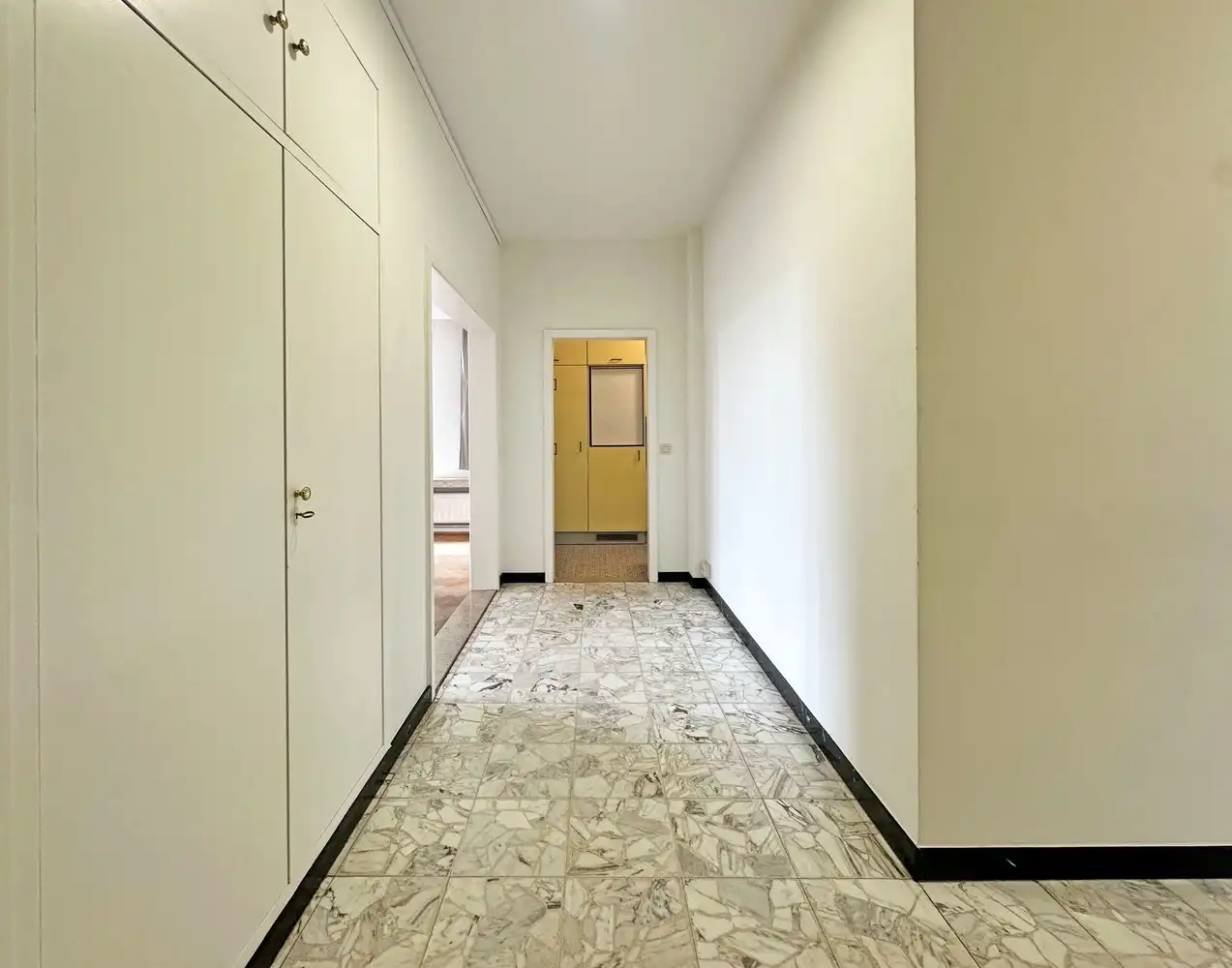 3 slaapkamer appartement met terras en staanplaats te Wilrijk! foto 5