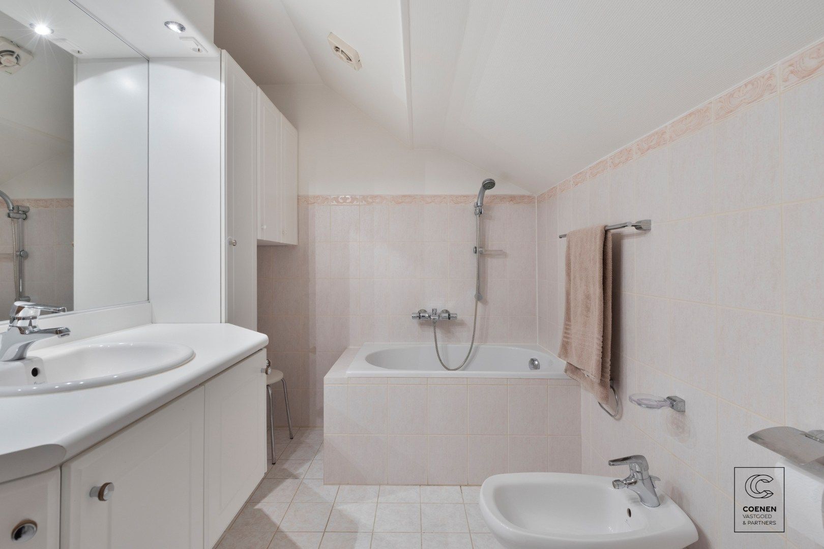 Instapklare gezinswoning met 4 à 5 slaapkamers op een rustige ligging te Oostmalle! foto 19