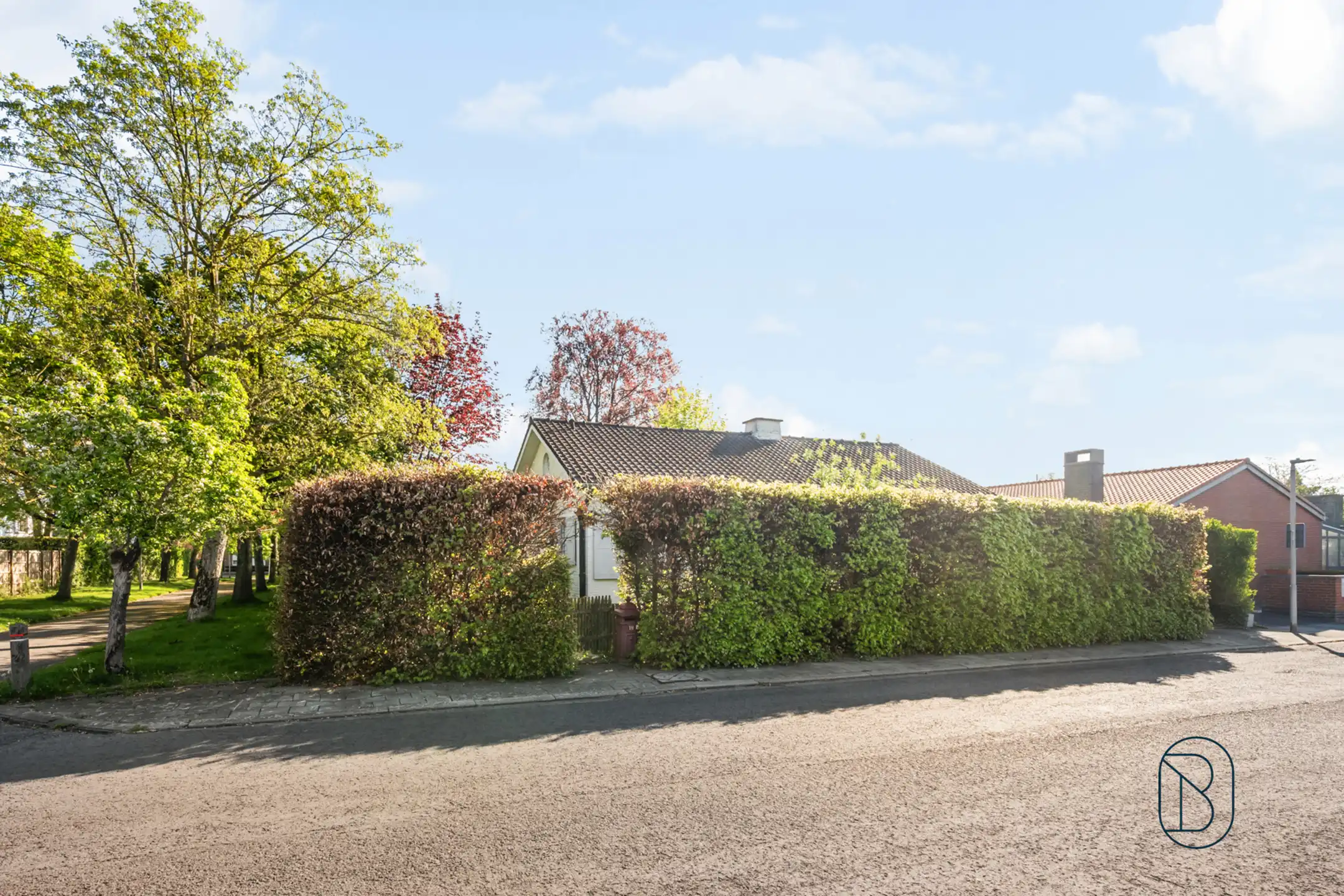 Topgelegen charmante bungalow met potentieel.  foto {{pictureIndex}}