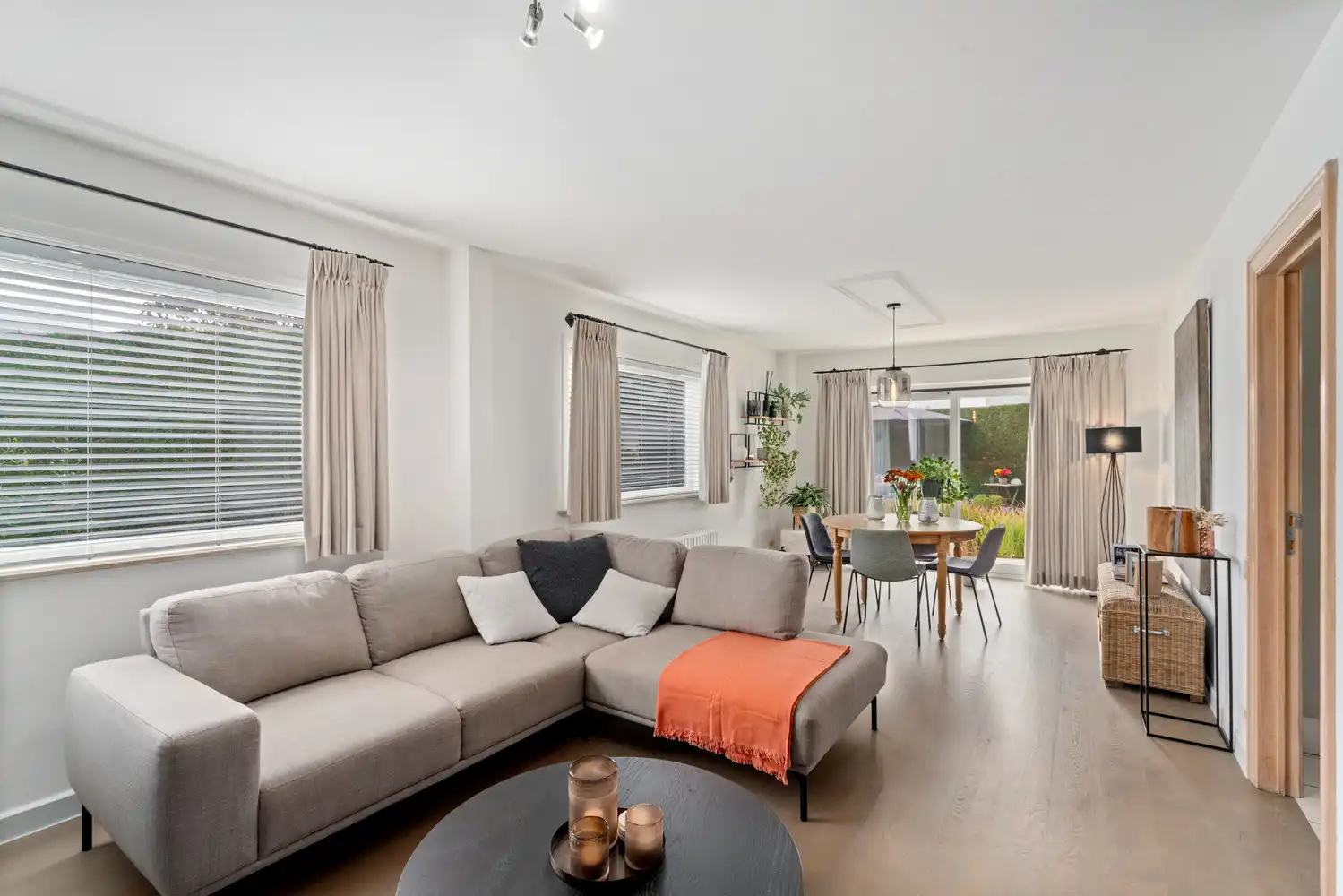 Alleenstaande woning met atelier te Meulebeke. foto 4