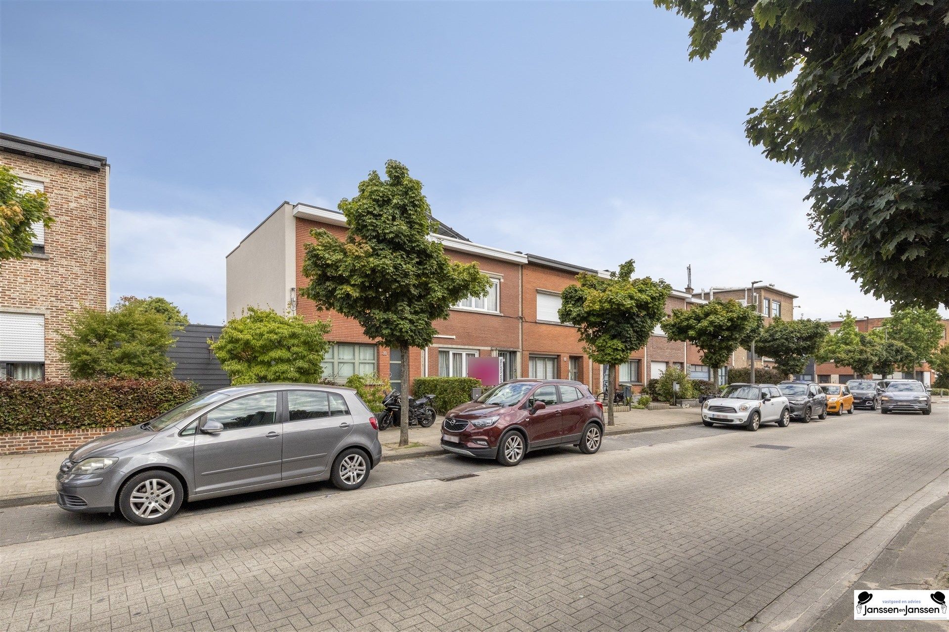 Welkom in deze charmante gezinswoning, ideaal gelegen in het hart van Wilrijk. foto 3