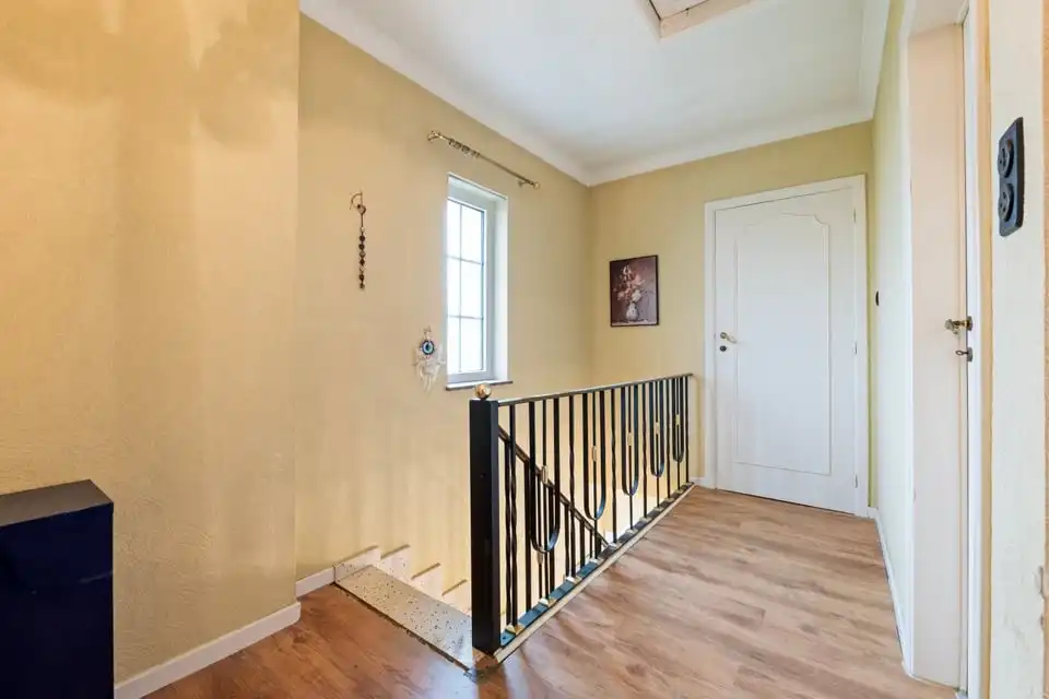 GEZELLIGE GEZINSWONING MET 3 SLKS, GARAGE EN VEEL PRIVACY foto 22