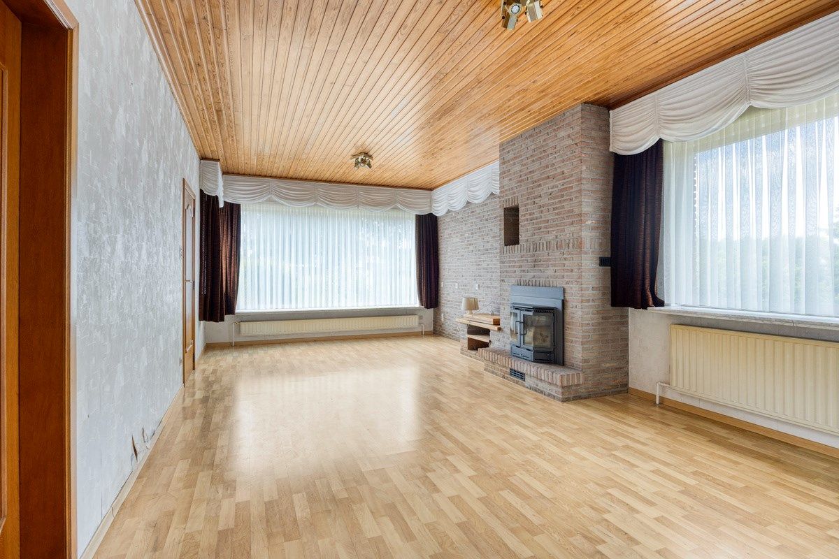 Ruim ingedeelde gelijkvloers woning met 4 slpks en bijgebouw/stal op 32 are foto 7