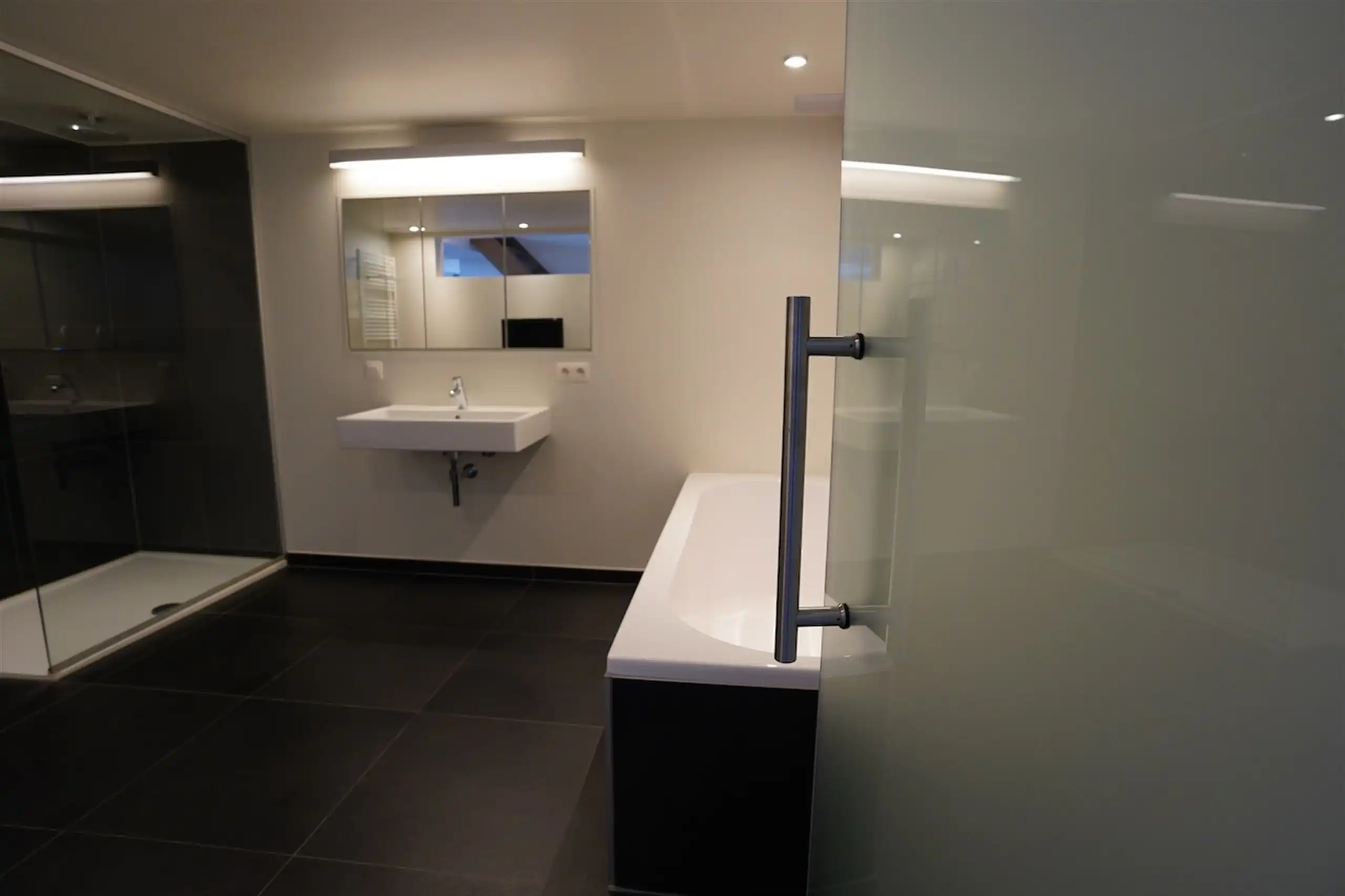 Verrassende, heldere loft met plafondhoogten van 6 m! foto 30