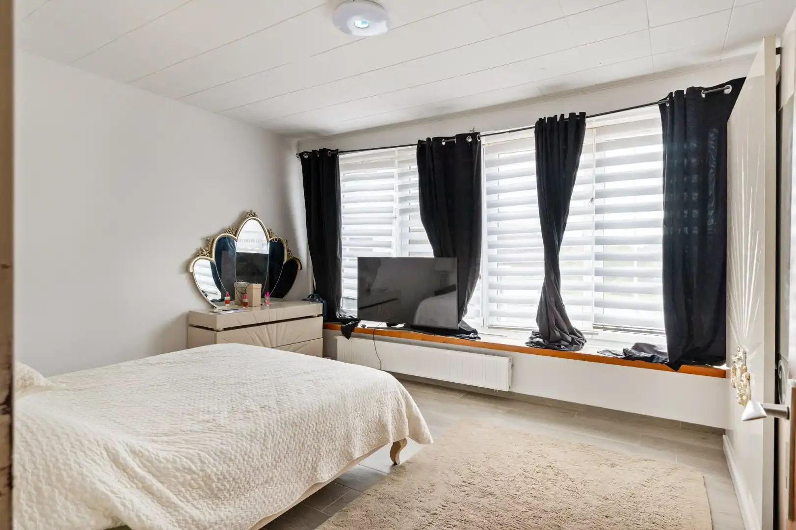 Ruime duplexwoning met 4 slaapkamers en patio in Ekeren! foto 13