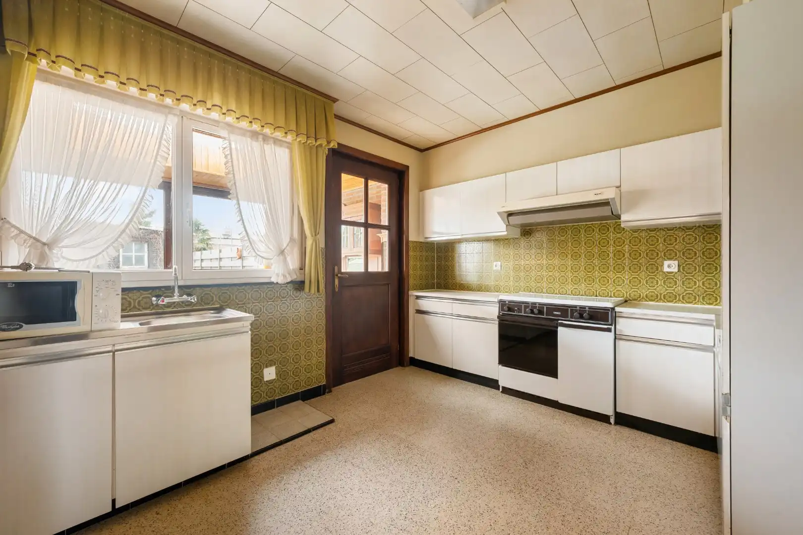 Woning met 4 slaapkamers, tuin, garage en oprit in Dadizele foto 9