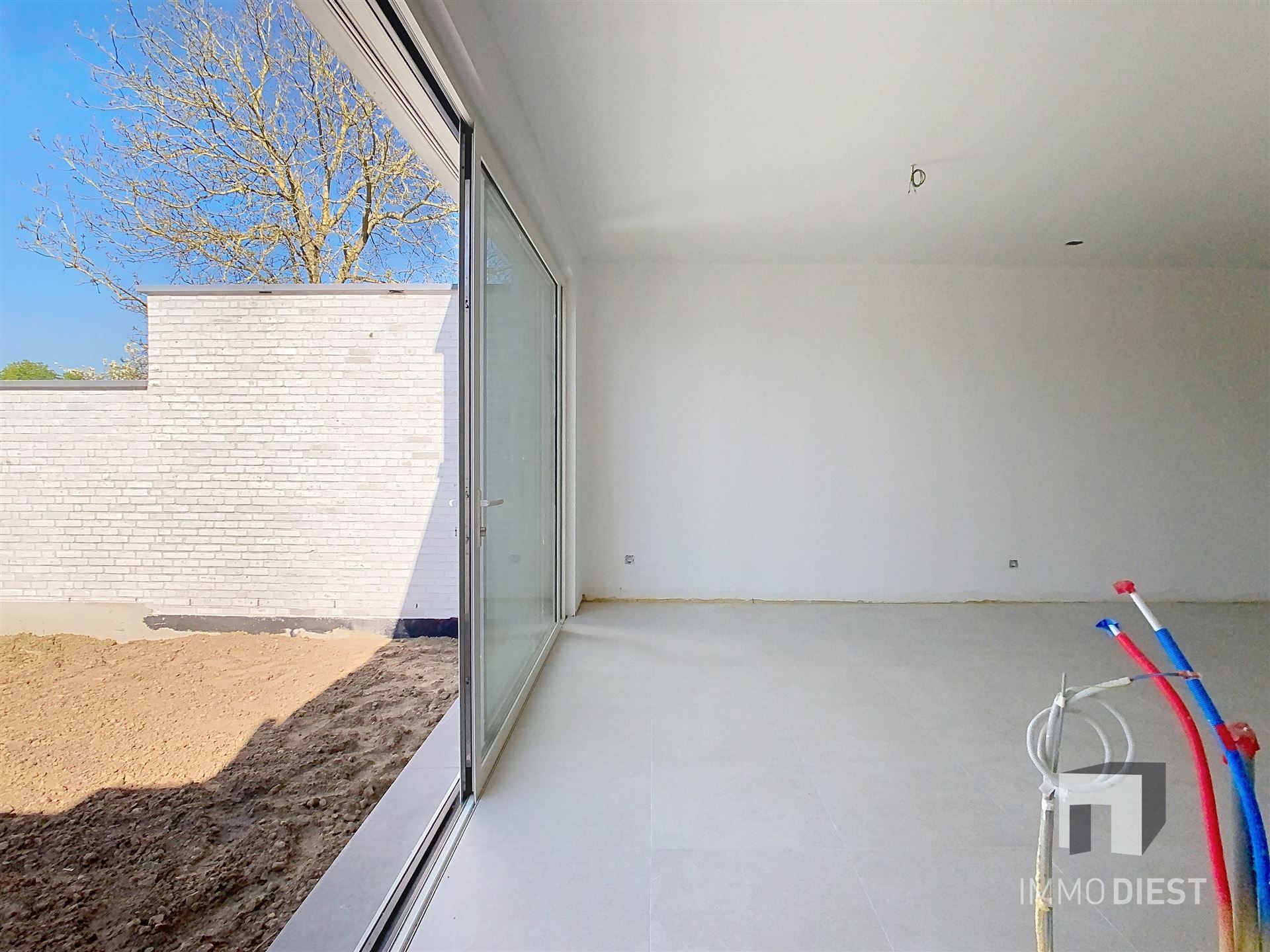 Gelijkvloers appartement met terras en tuintje foto 3