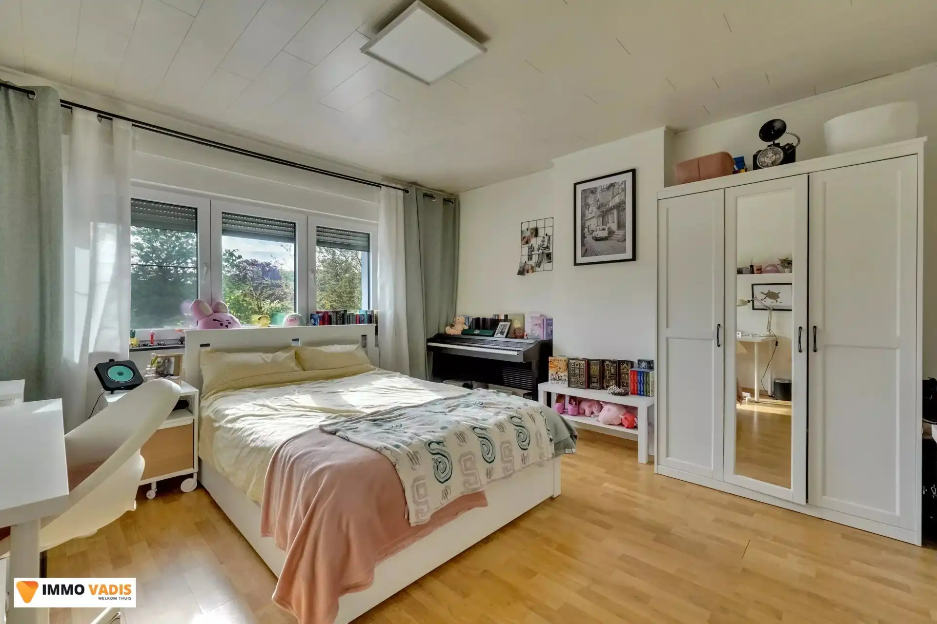 Ruime halfopen bebouwing met drie slaapkamers en tuin foto 12