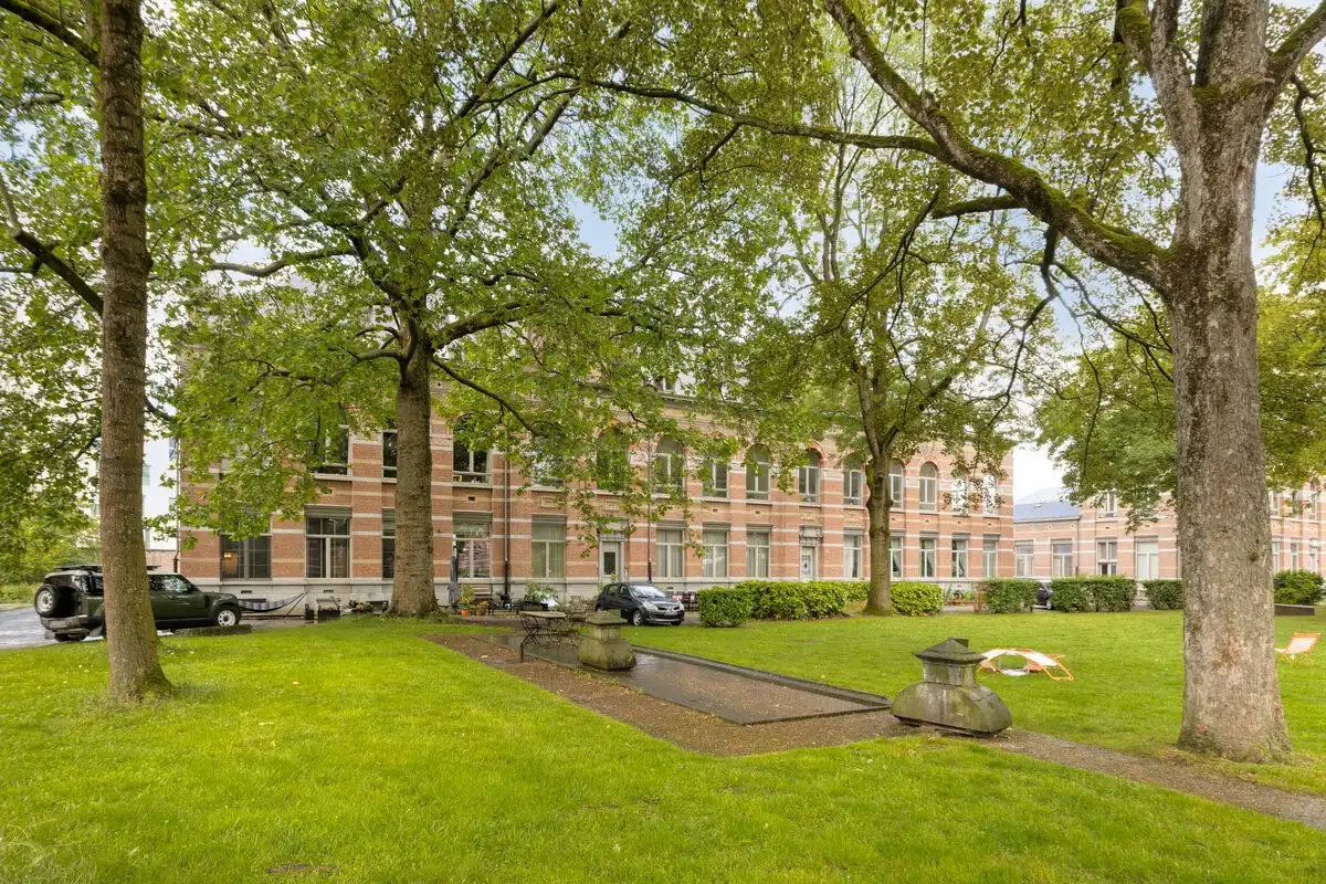 Prachtige loft op unieke locatie in oude Veeartsenschool foto {{pictureIndex}}