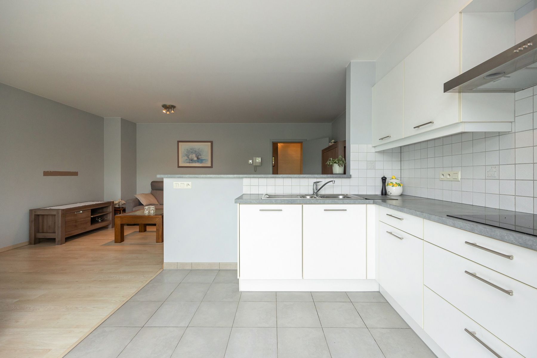 Twee slaapkamer appartement in centrum Kontich – met terras en kelderberging foto 7