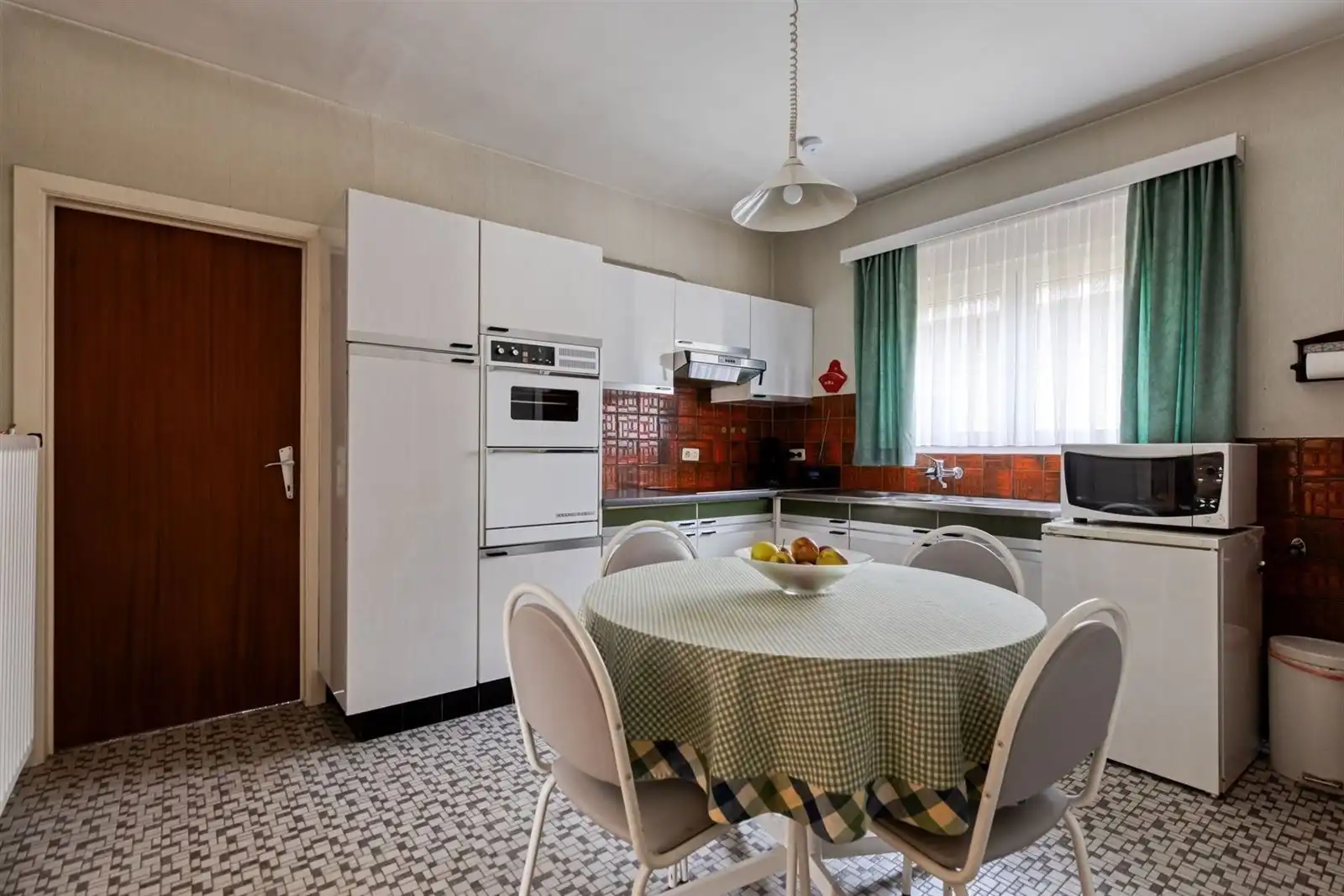 Charmante lichtrijke woning (251m²) met 4 slaapkamers + garage op een uitstekende locatie te Buizingen  foto 8