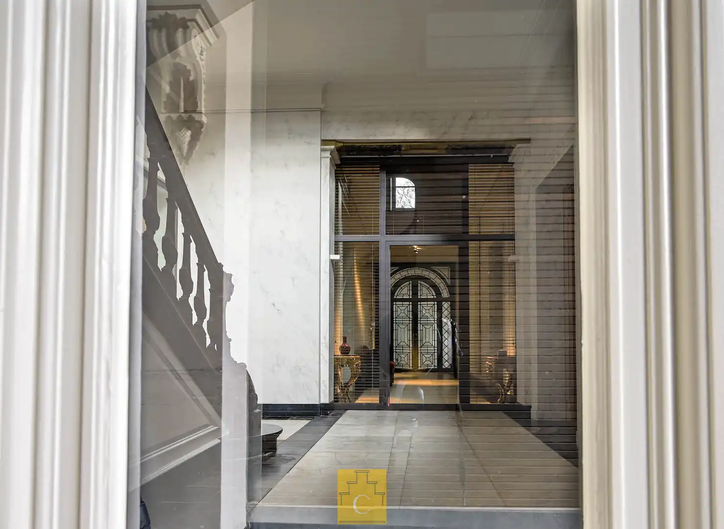 high-end afgewerkt appartement (112 m2) in 18e eeuws stadspaleis ‘Hof de Gros’, toplocatie bij Sint-Jakobskerk, met optionele aankoop parkeerplaats foto 2
