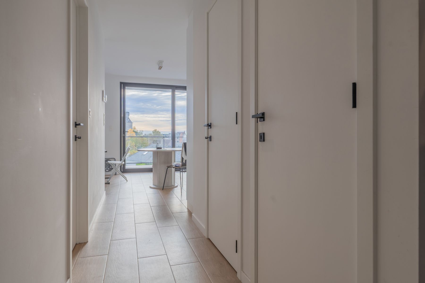 OPTIE Zeer recent appartement met 1à2 slaapkamers en staanplaats foto 6