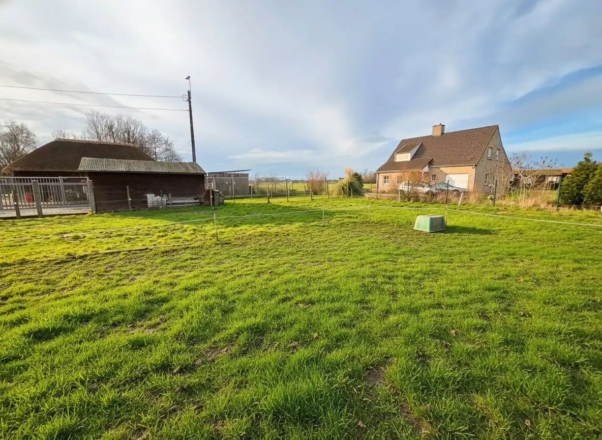 Perceel van 890m². foto 4