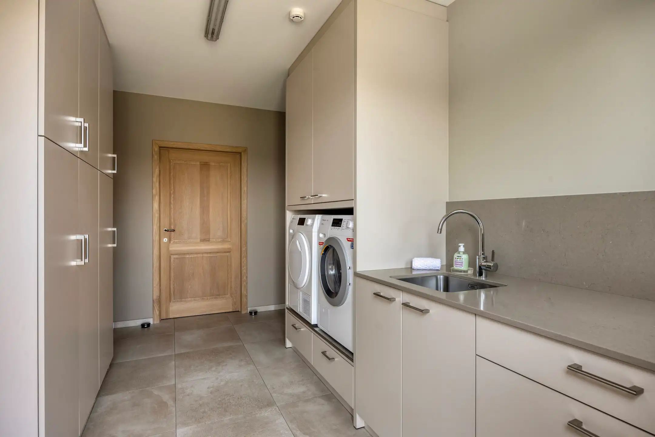 Vrijstaande, ruime villa (314m2) op een perceel van 30 are foto 23