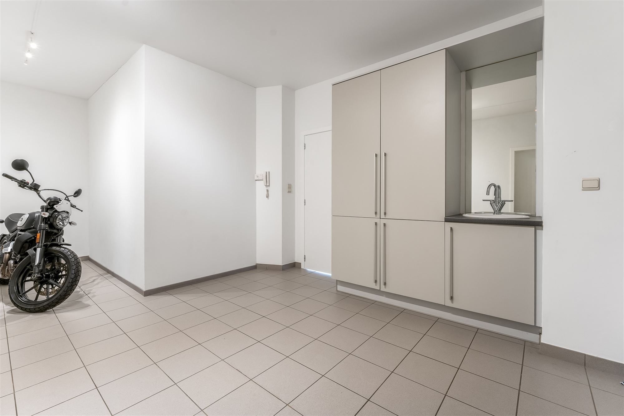 ZEER GOED GELEGEN, RUIME WONING  MET PRAKTIJKRUIMTE EN MOGELIJKHEID TOT 4 SLAAPKAMERS TE ZONHOVEN foto 16