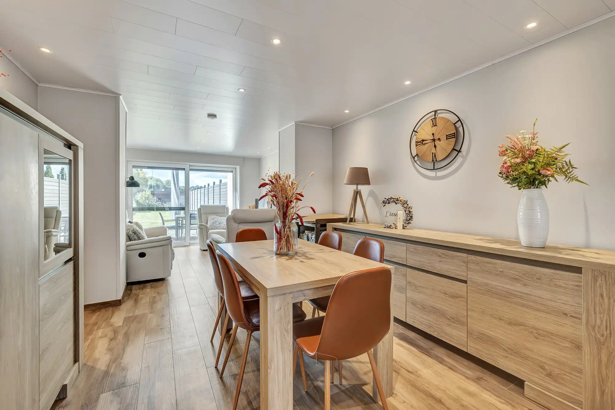 Gerenoveerde gezinswoning met 3 slaapkamers foto 3