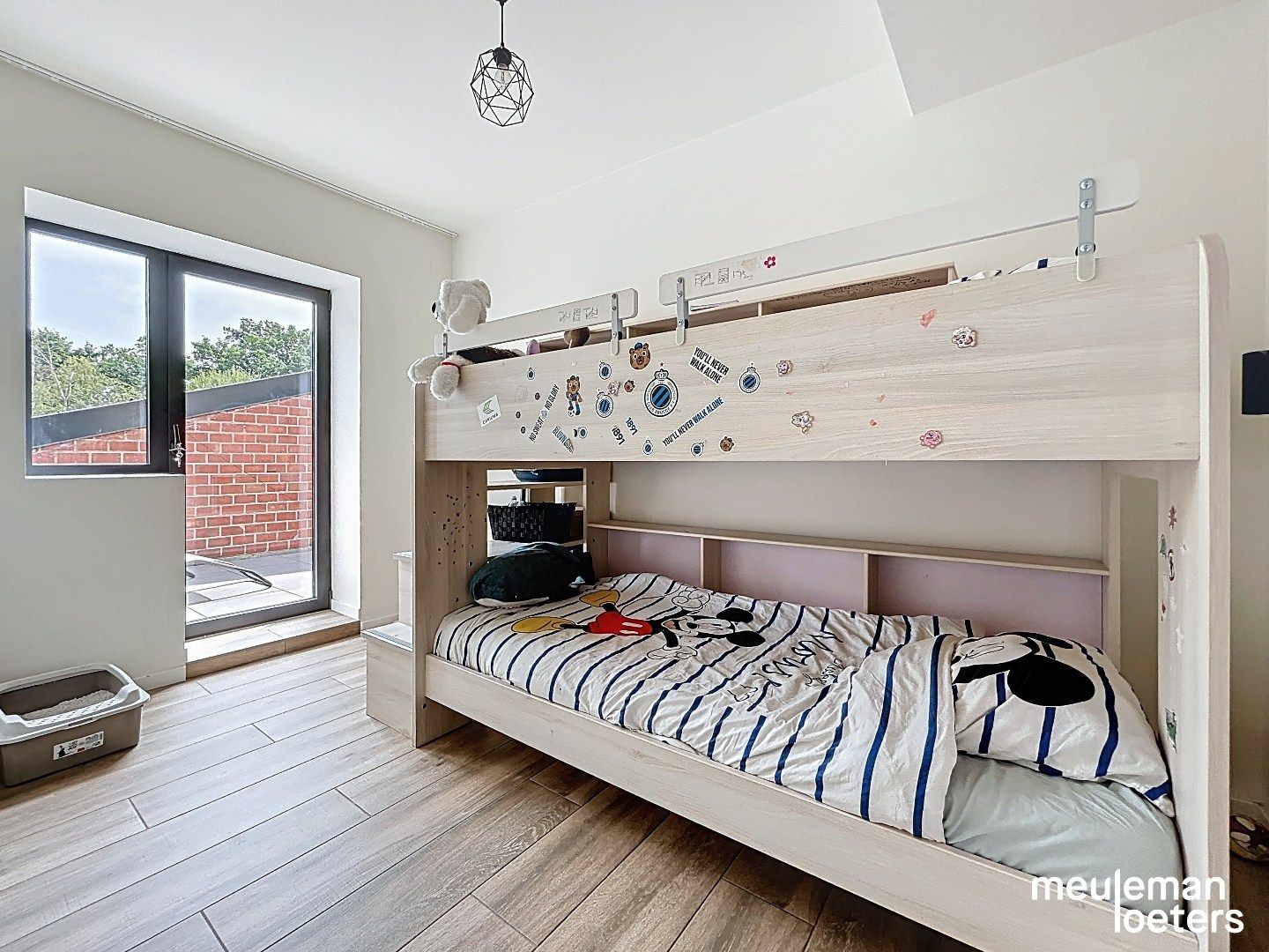 Lichtrijk appartement met terras en autostaanplaats foto 9
