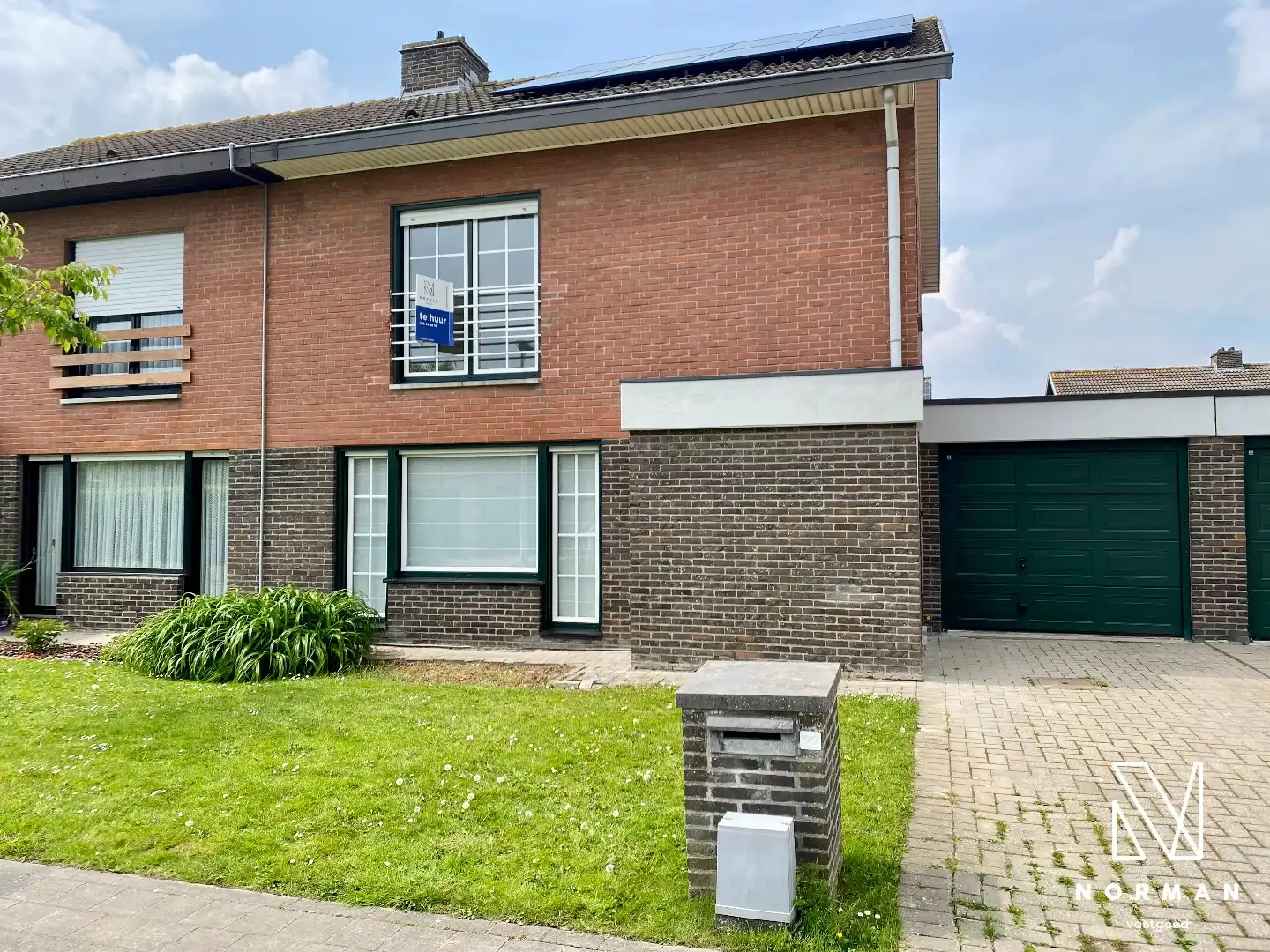 Gerenoveerde woning in Hulste met 3 slaapkamers, ruimte tuin met terras en EPC label A foto {{pictureIndex}}