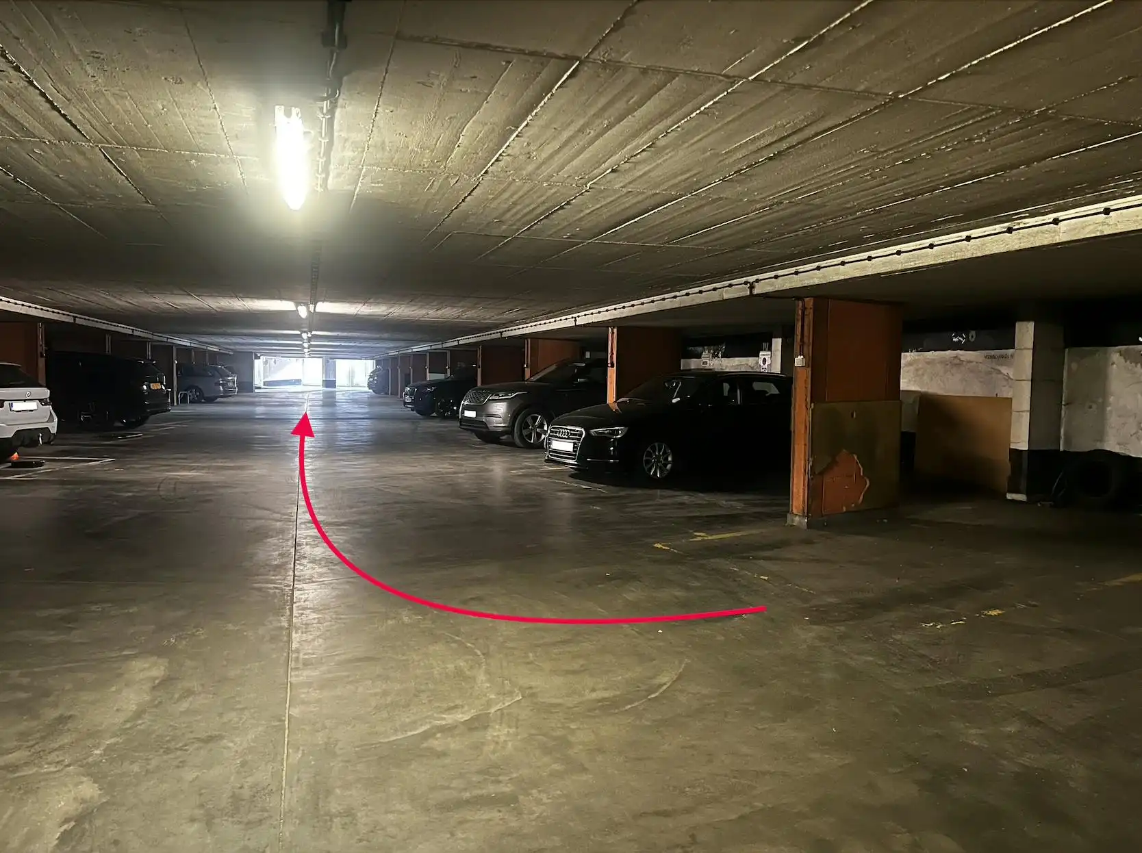 Autostaanplaats te koop gelegen in de Leopold Parking foto 4