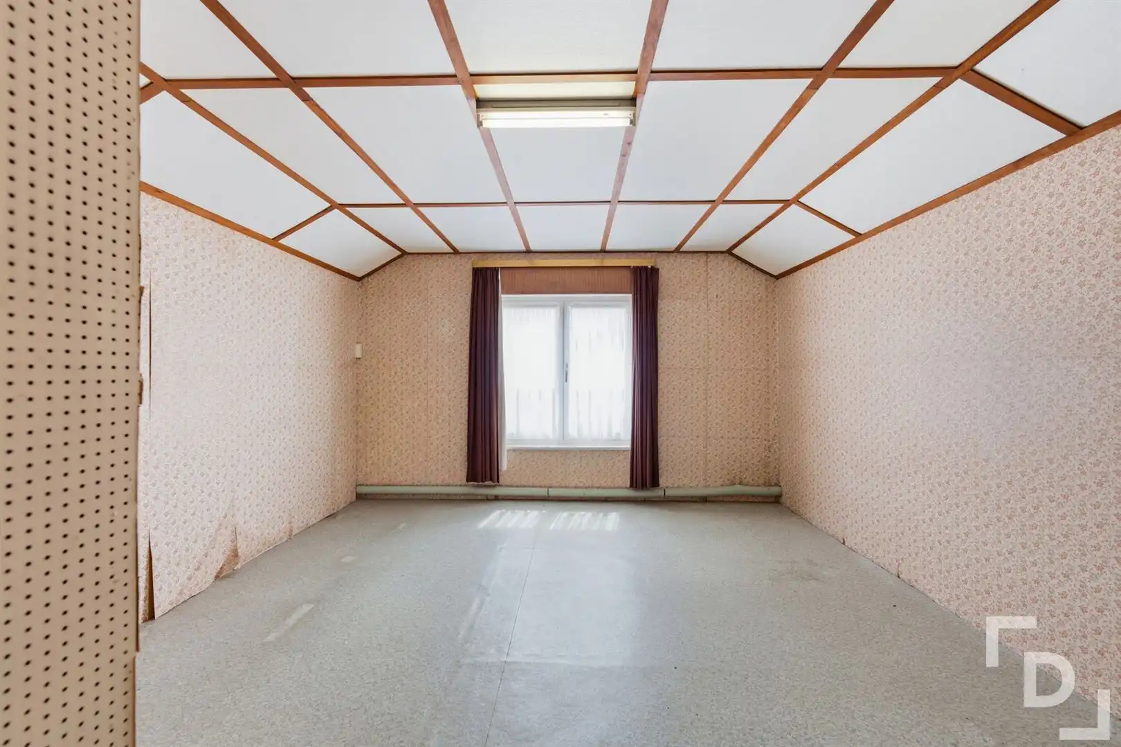 Losstaande woning met landelijke verzichten te koop in Ieper. foto 12