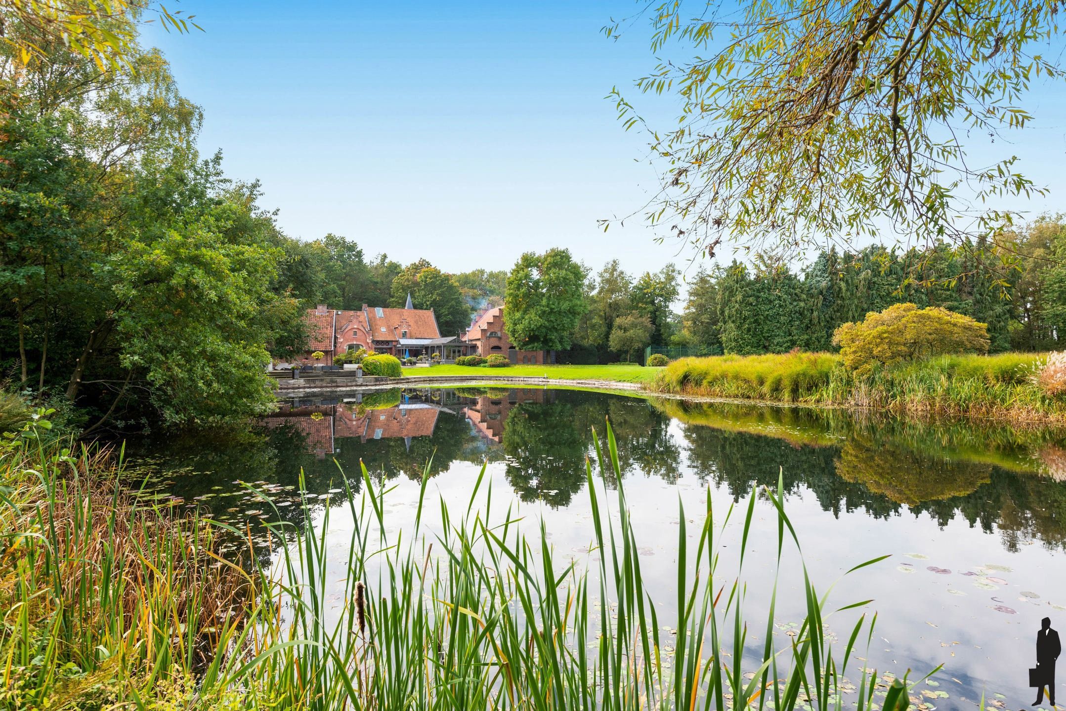 Kasteelhoeve op een landdomein van ca 6ha. foto 47