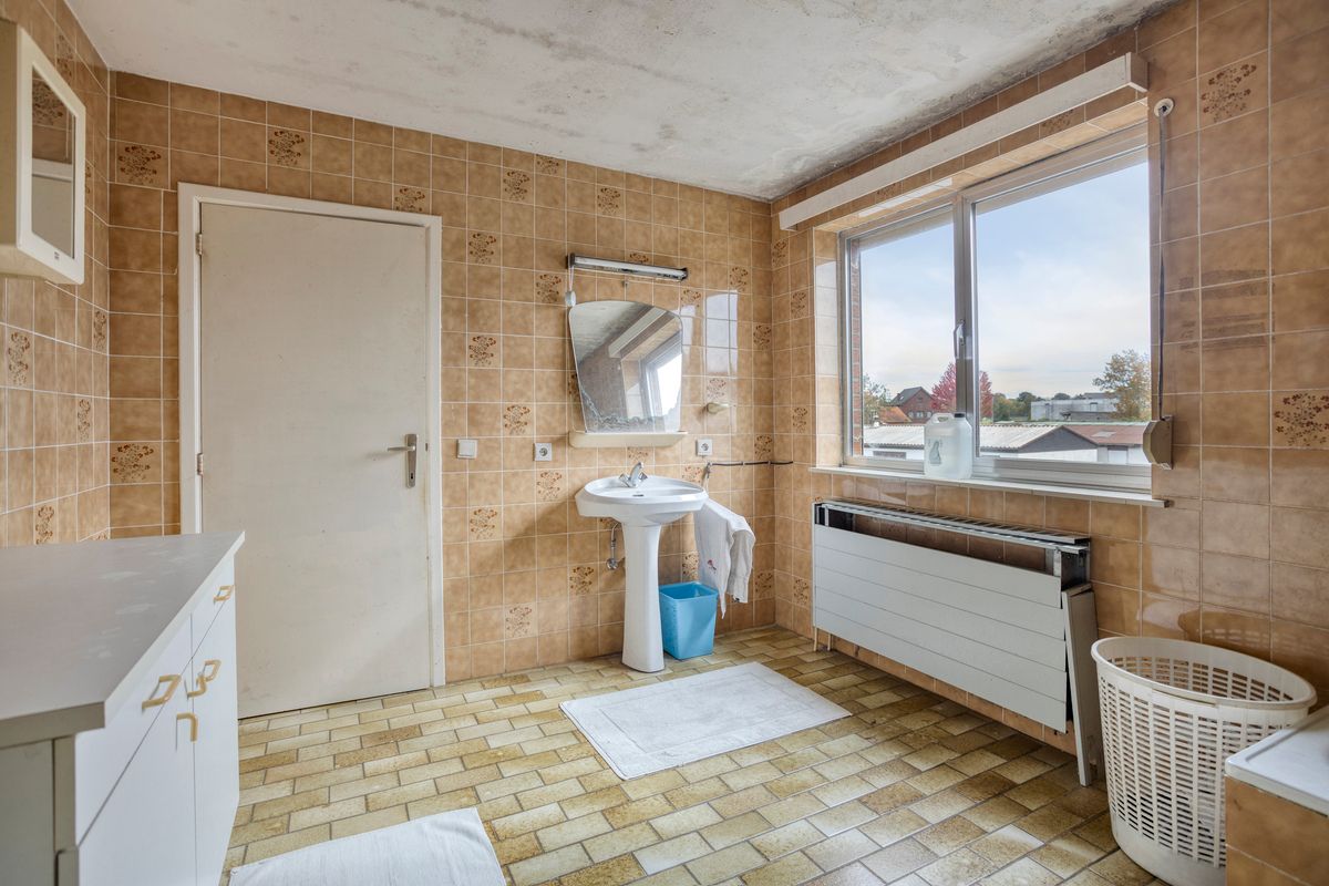 Te renoveren halfopen woning op een rustige locatie foto 13