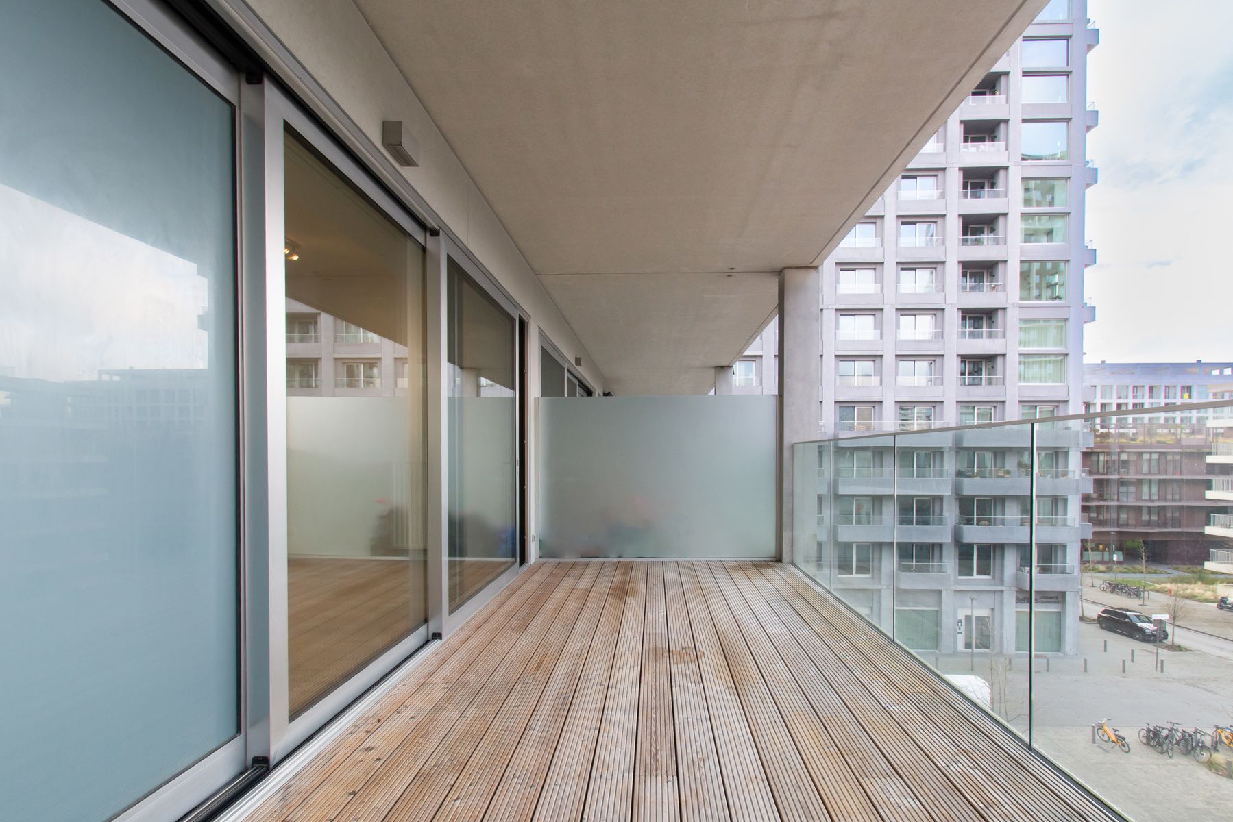 Ongemeubeld 1 slaapkamer app. met mooi terrras foto 8