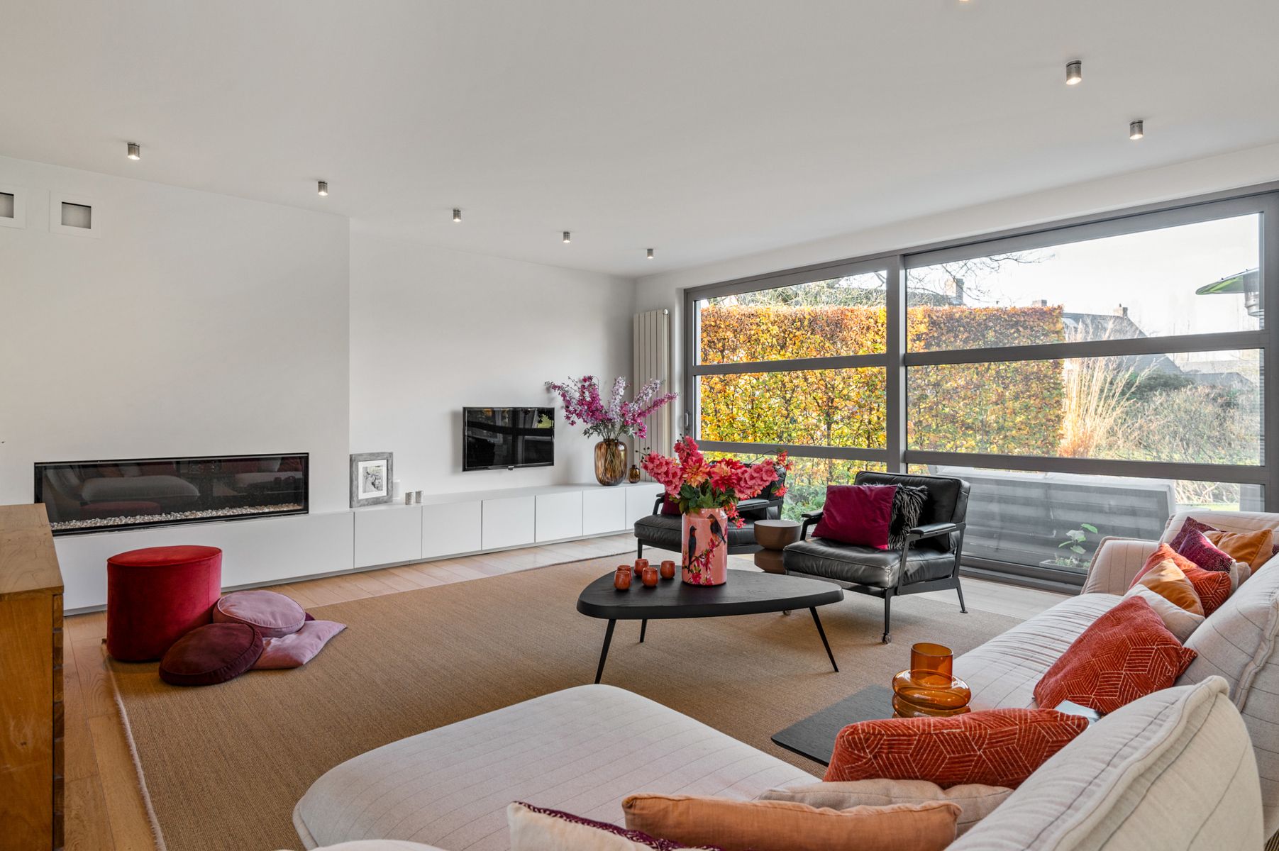 Moderne villa in een doodlopende straat vlakbij het centrum foto 9