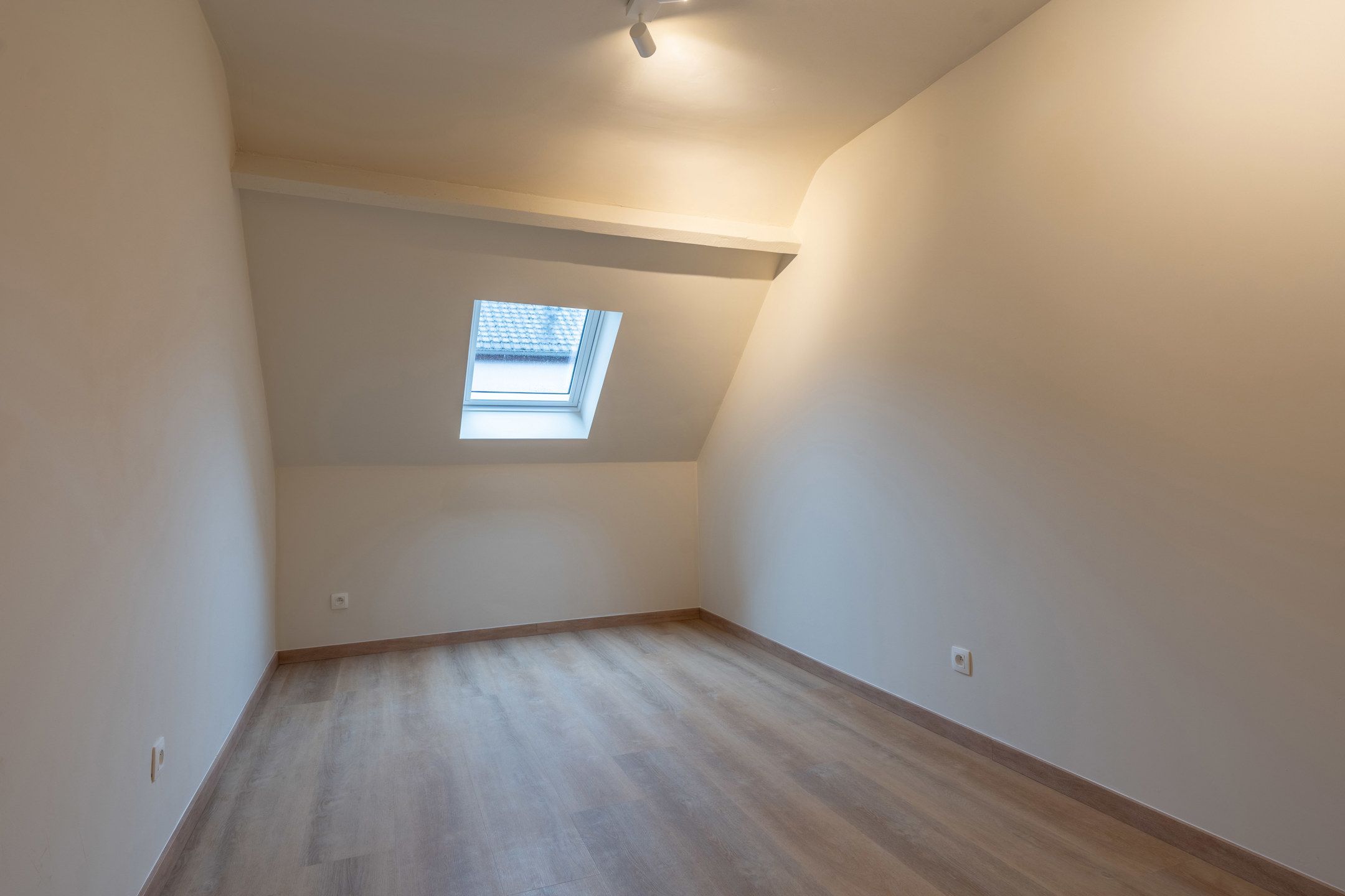 Stadswoning met 3 slpk's, tuin en dubbele garage te Turnhout foto 13