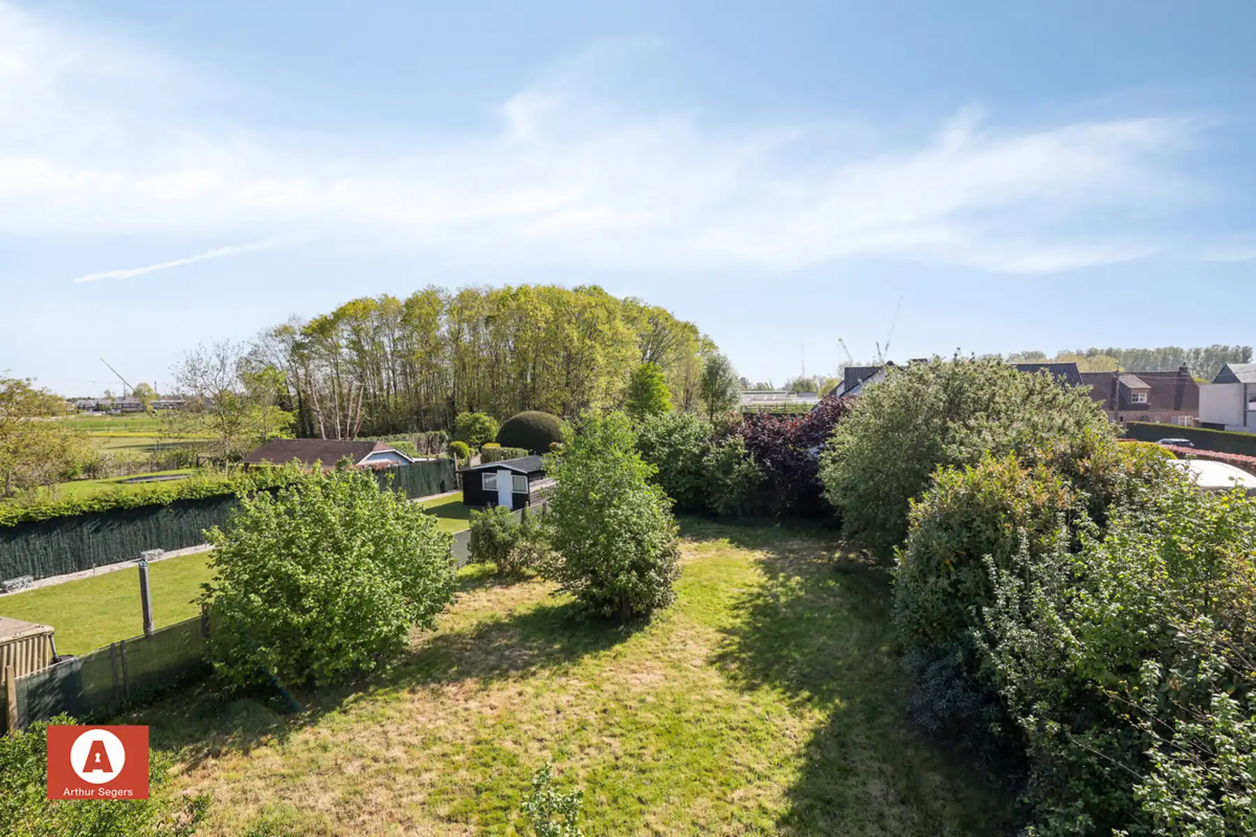 Te renoveren open bebouwing met 4 slaapkamers op toplocatie foto 2