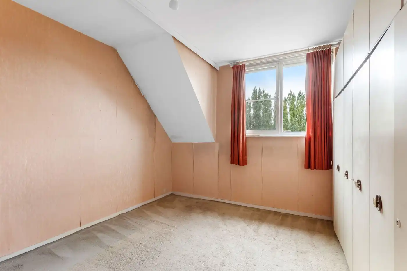 Centraal gelegen, op te frissen woning met 2 à 3 slpk., inpandige garage en tuin foto 23