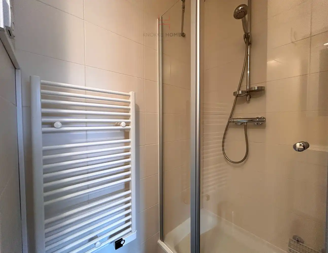 Ruim 3 slaapkamer-appartement met frontaal zeezicht foto 6