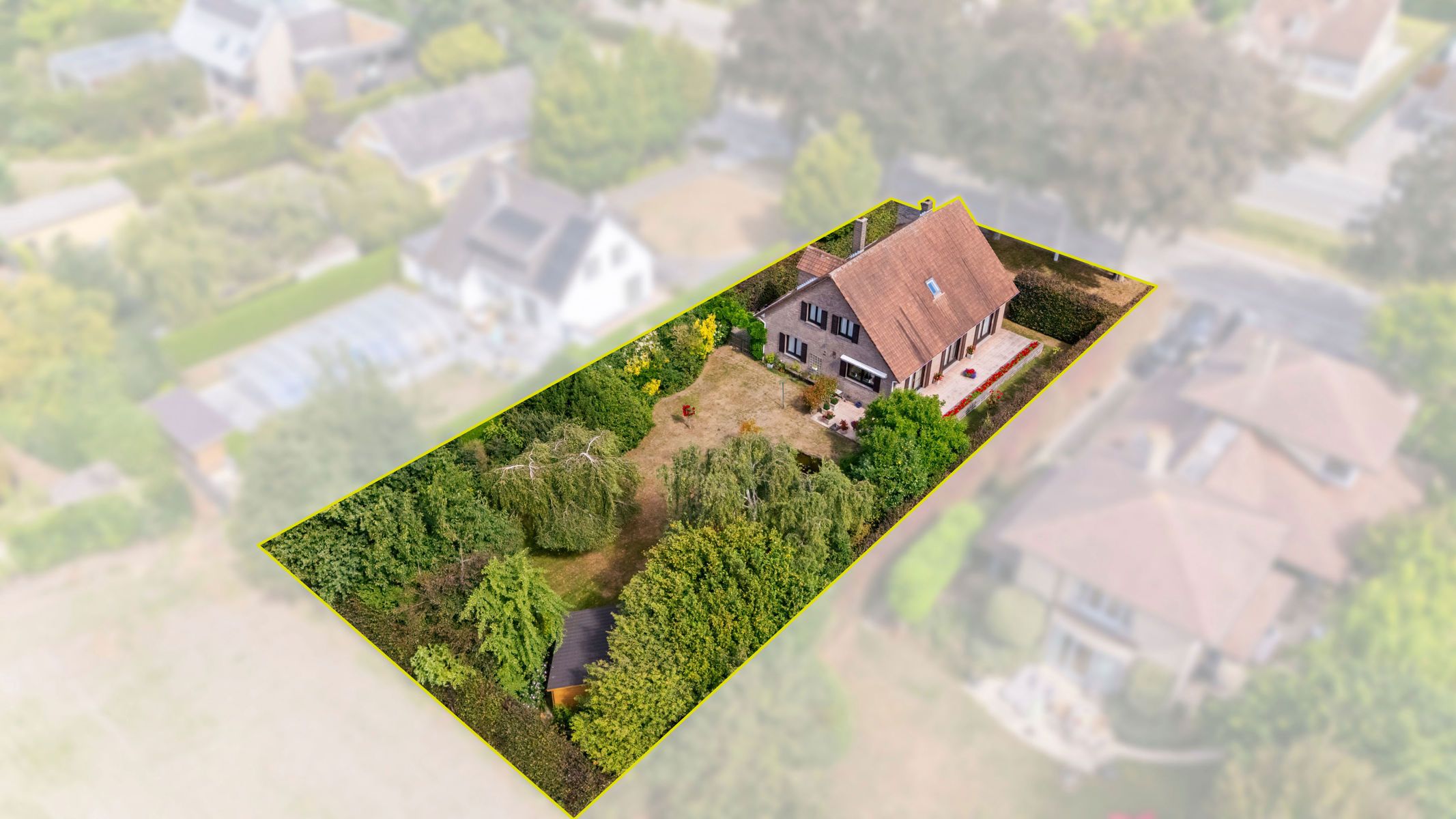 Uitstekend onderhouden villa met mooie tuin en garage foto 2