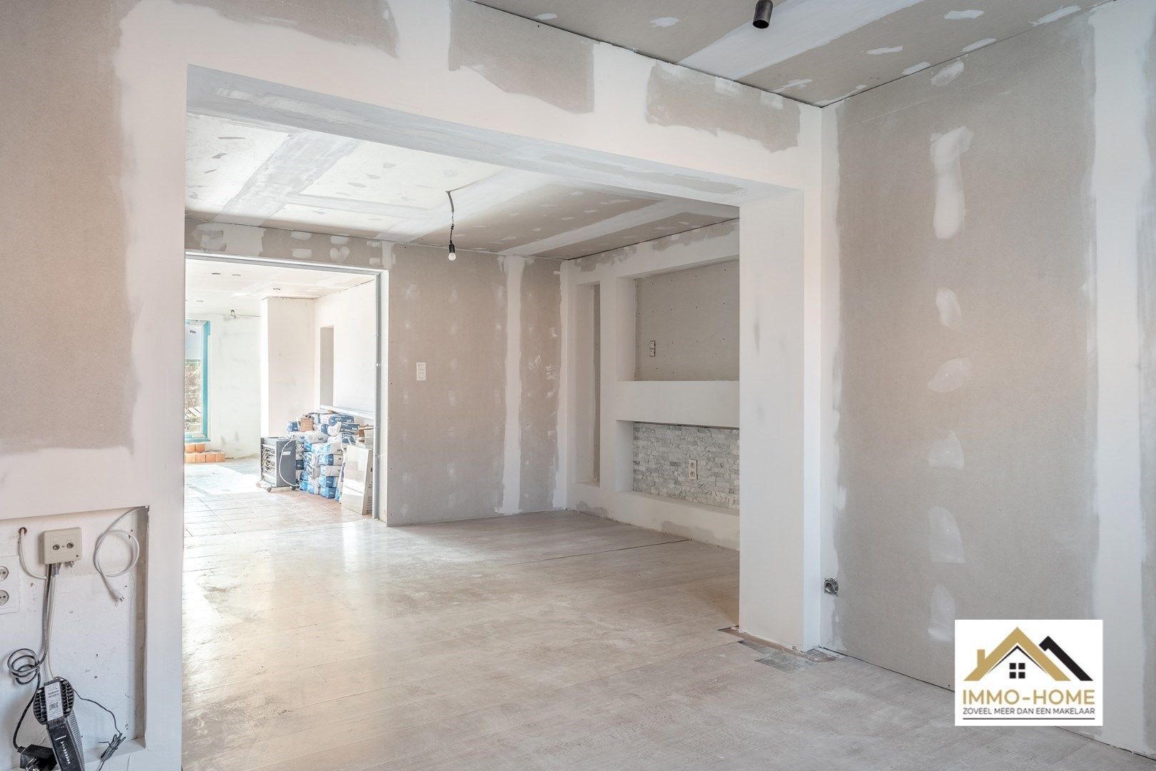 Deels gerenoveerde woning vol potentieel  foto 3