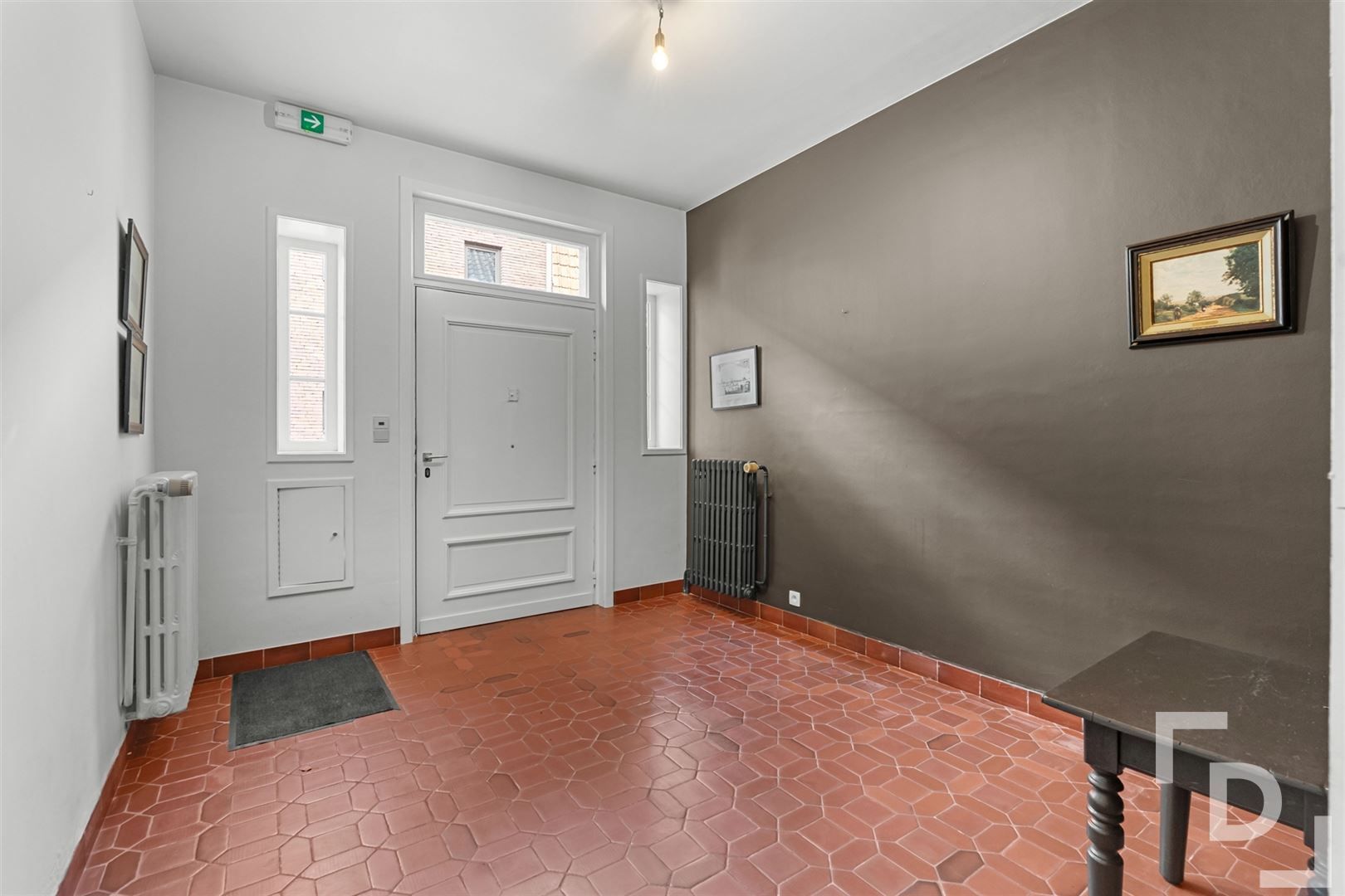 Karaktervolle woning met 7 slaapkamers en inpandige garage te koop in centrum Poperinge. foto 4