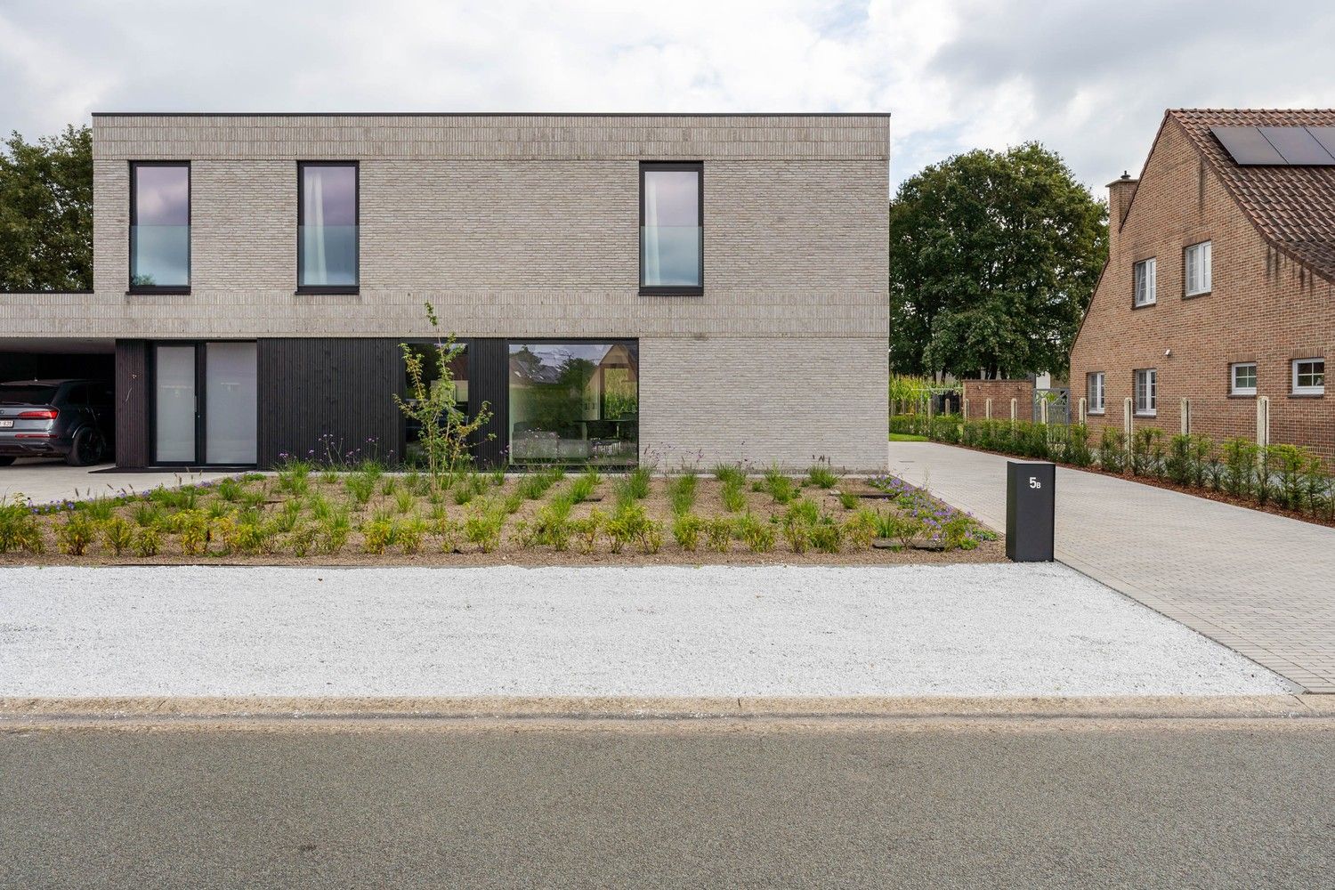 Ruime moderne nieuwbouw woning met 3 SLK met zicht op de weilanden in een rustige straat foto 4