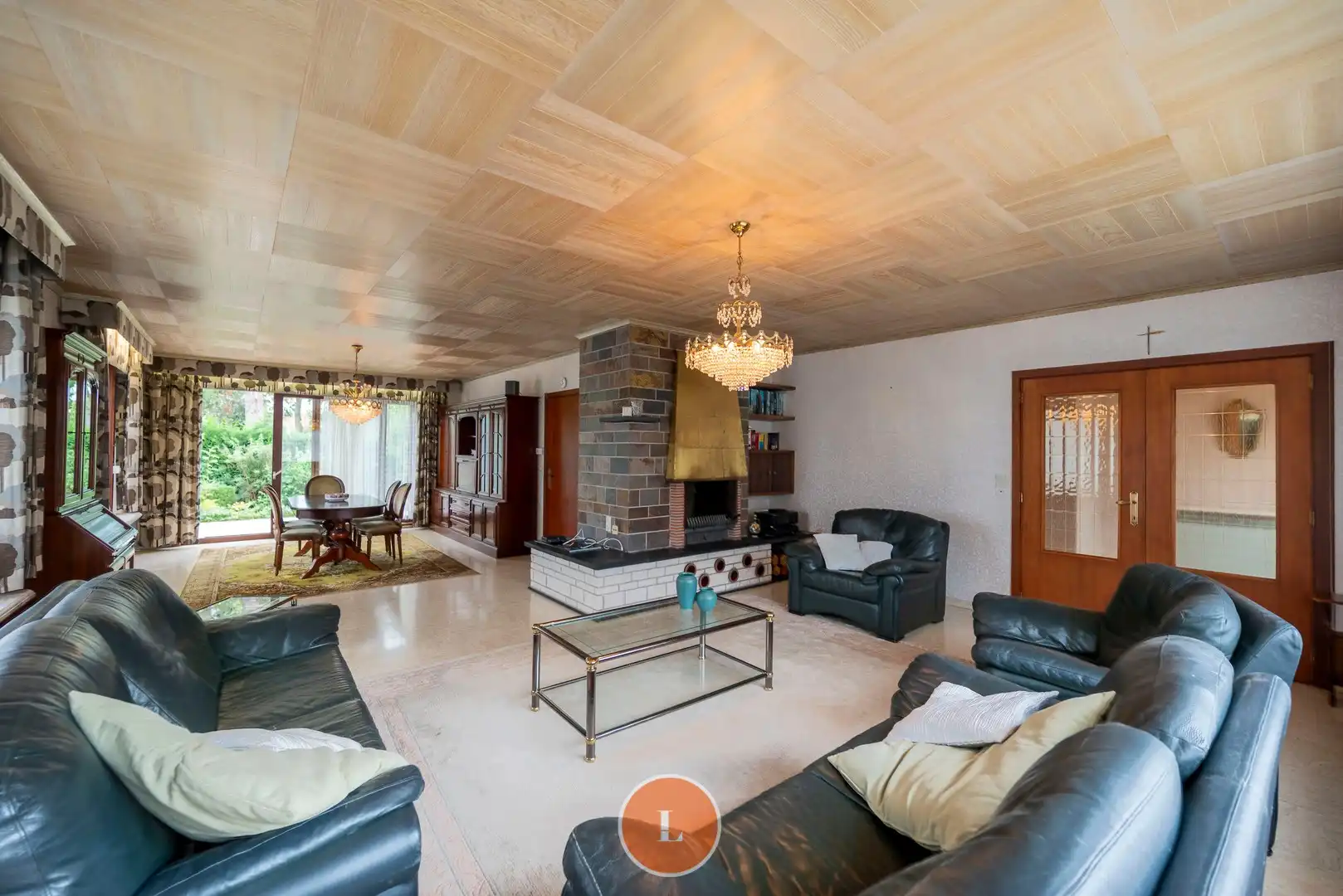 Alleenstaande statige bungalow met tuin en garage foto 4