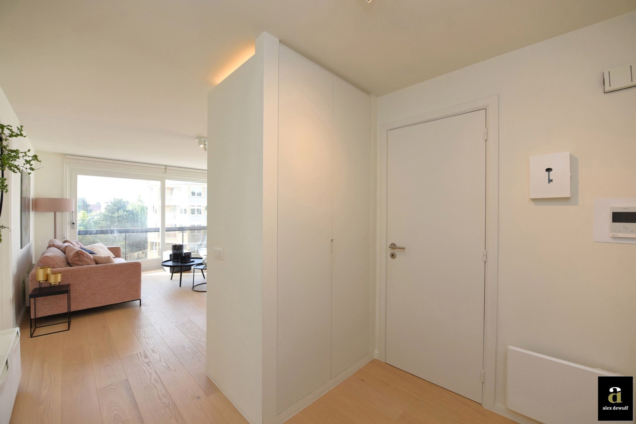 Prachtig vernieuwd en gemeubeld 2-slaapkamer appartement in het Zoute foto 9