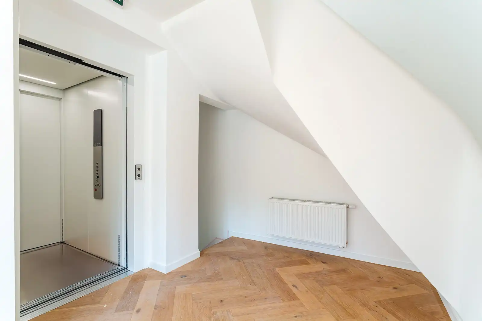 Architecturaal kantoorgebouw op absolute zicht locatie!  foto 6