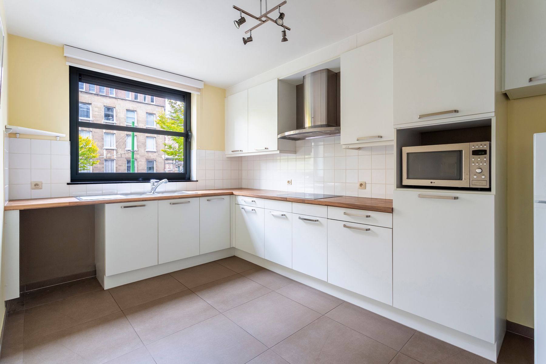 Ruim appartement met terras op toplocatie in Berchem foto 6