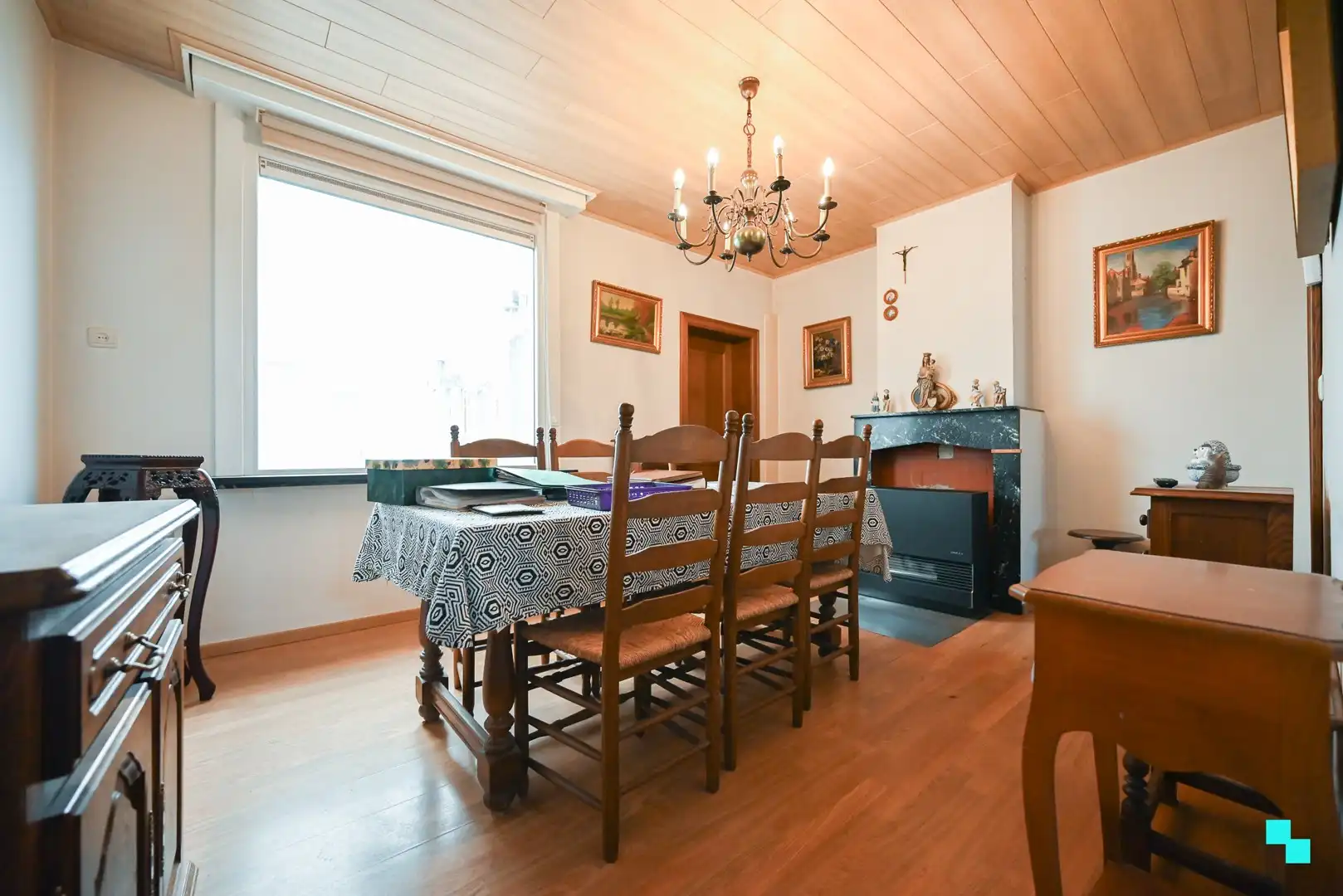 Te renoveren ééngezinswoning met vier slaapkamers en stockagemogelijkheden te Izegem foto 3