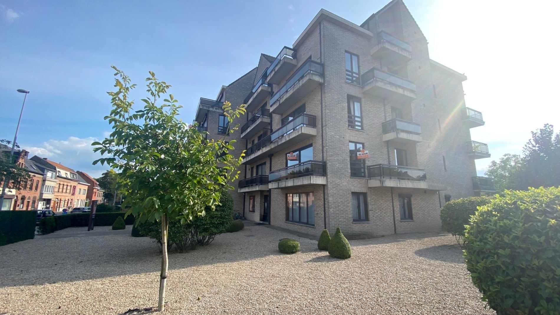 Ruim en licht appartement met drie terrassen en ondergrondse parkeerplaats foto {{pictureIndex}}